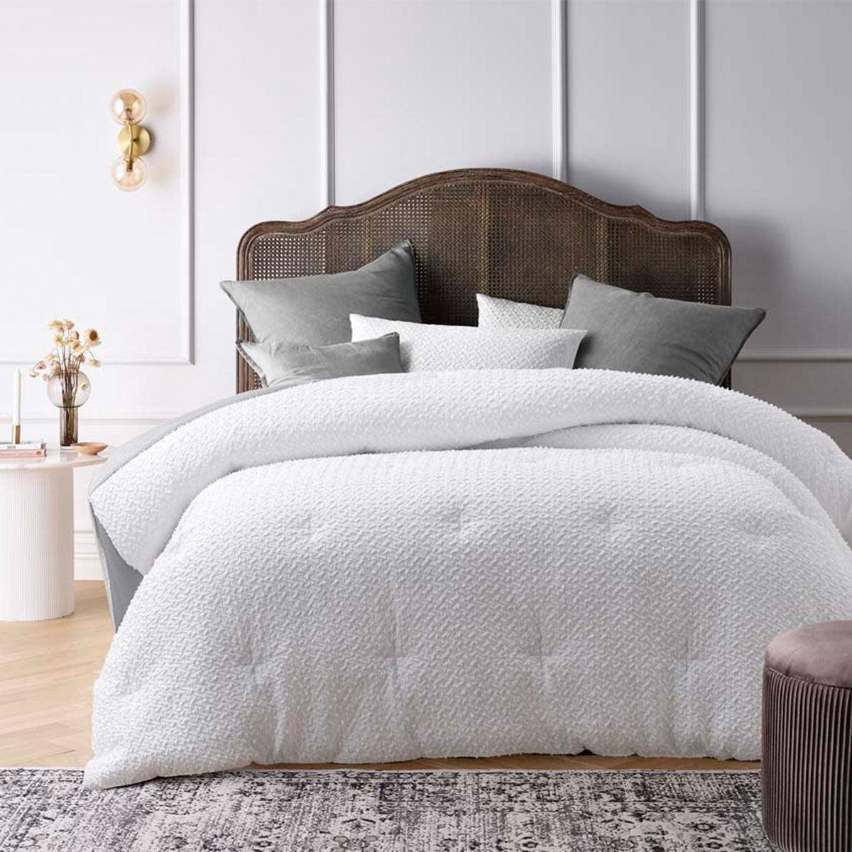 Accessorize Dotty Clip White 3 Piece Jacquard Comforter Set Queen - Harrogates