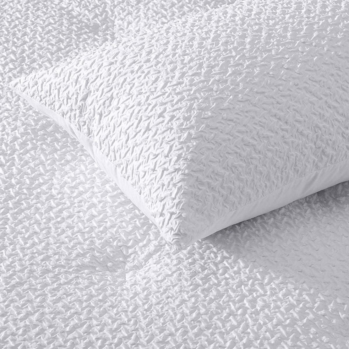 Accessorize Dotty Clip White 3 Piece Jacquard Comforter Set Queen - Harrogates