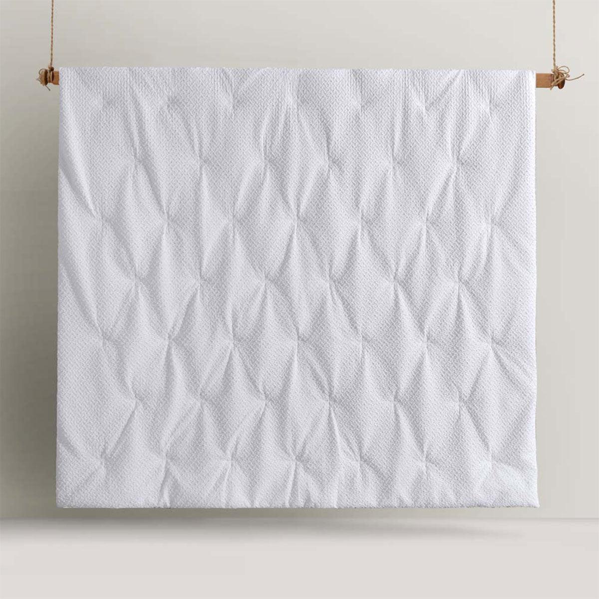 Accessorize Dotty Clip White 3 Piece Jacquard Comforter Set Queen - Harrogates