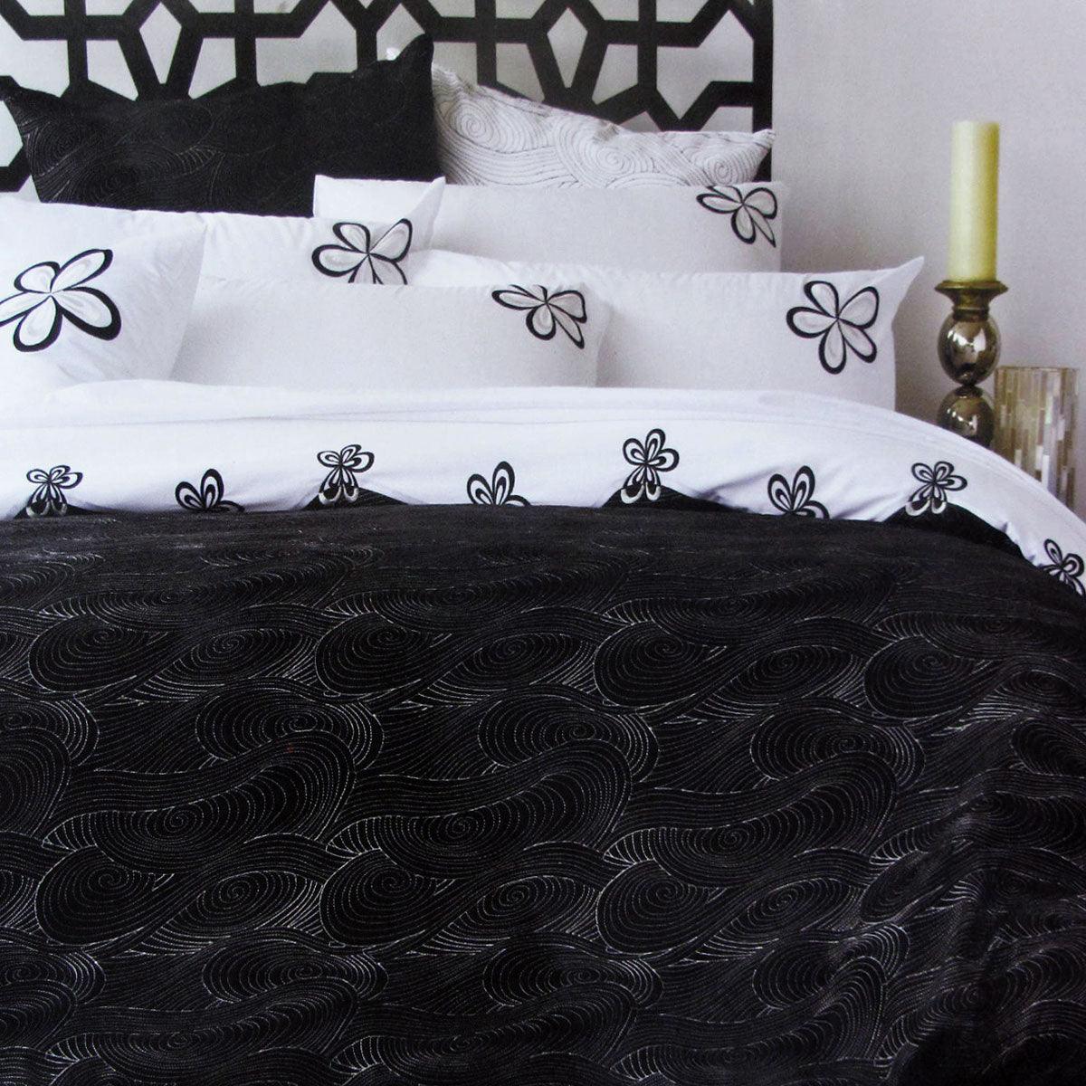 Accessorize Hypnotic Black Quilt Cover Set Queen - Harrogates
