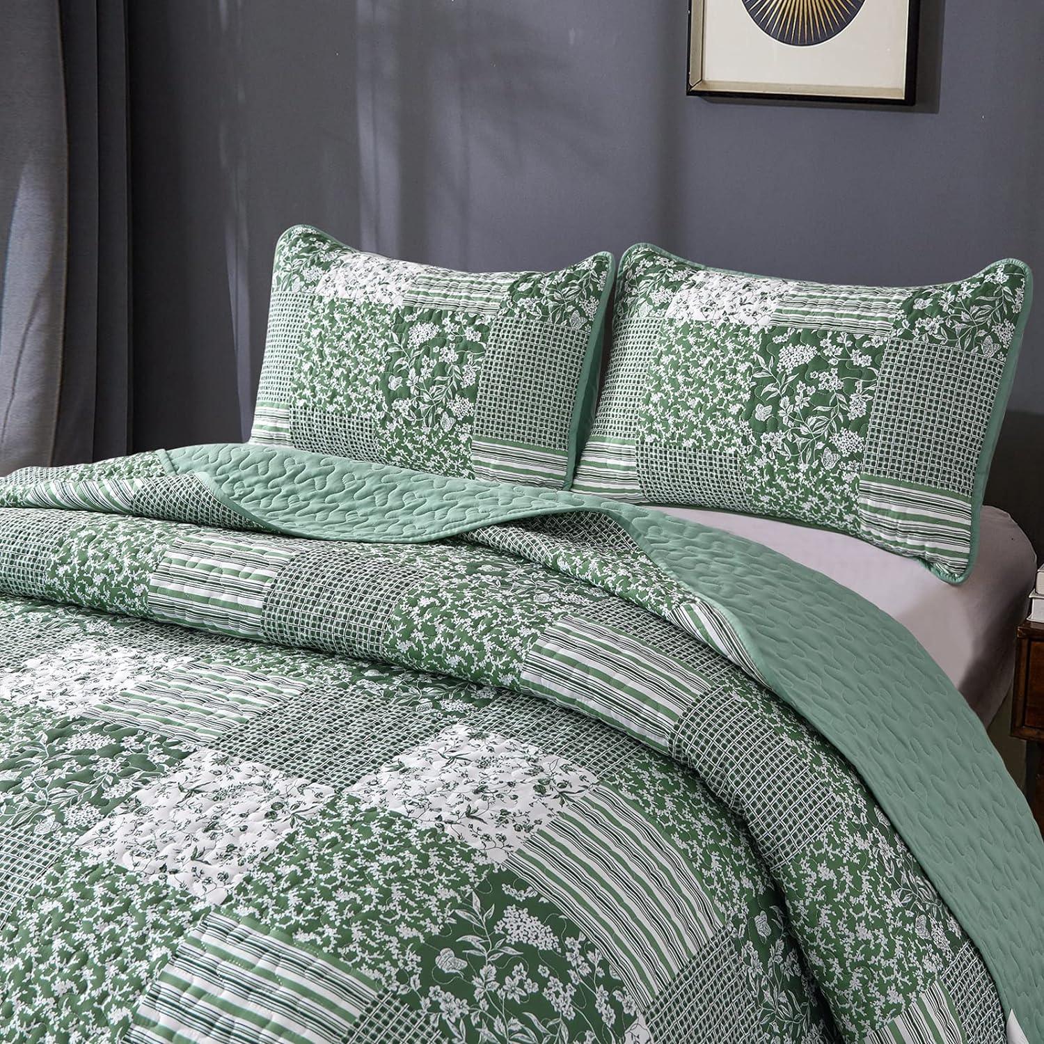 Delightful Quilted bedspread and pillowcovers set: Indulge in Comfort - Queen size - Harrogates