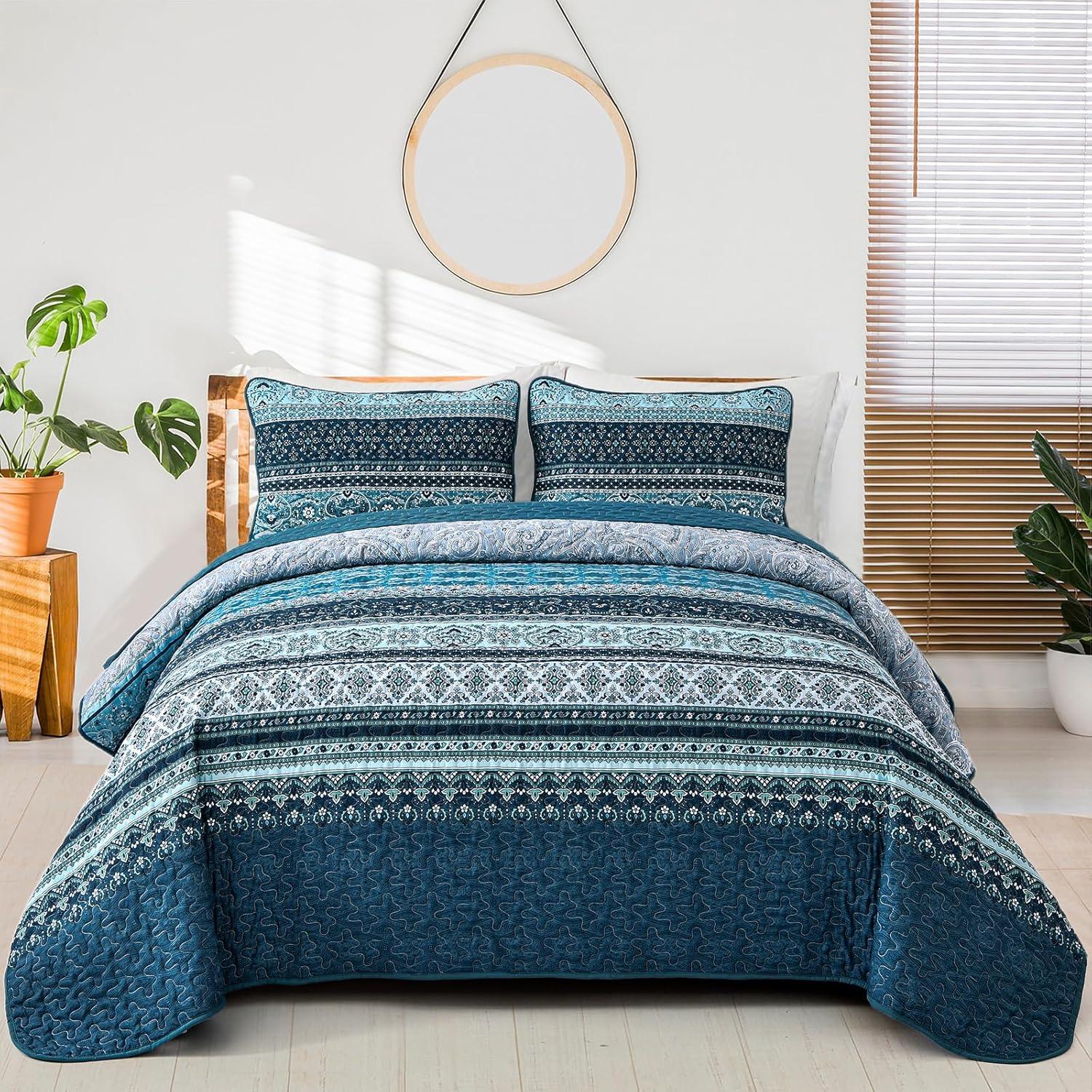 Opalescent Quilted coverlet and pillowcovers set: Shimmering Beauty - Queen size - Harrogates