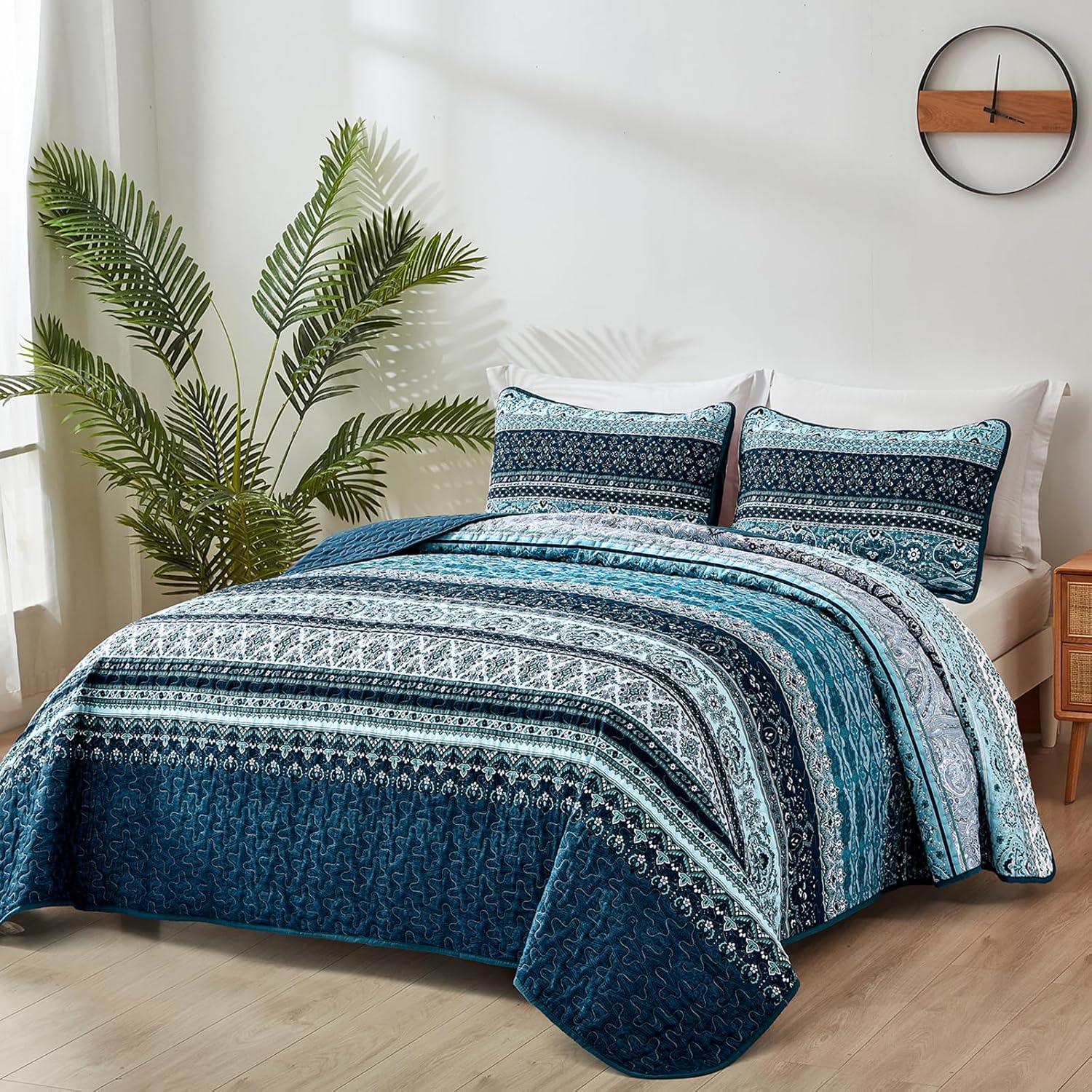 Opalescent Quilted coverlet and pillowcovers set: Shimmering Beauty - Queen size - Harrogates