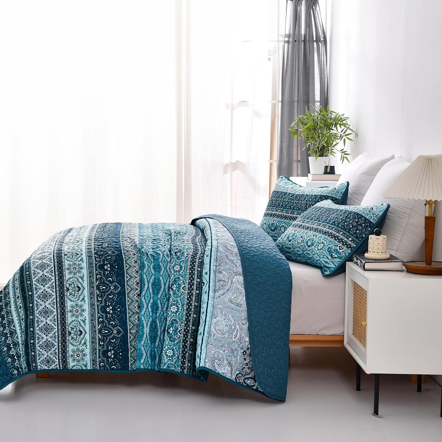 Opalescent Quilted coverlet and pillowcovers set: Shimmering Beauty - Queen size - Harrogates