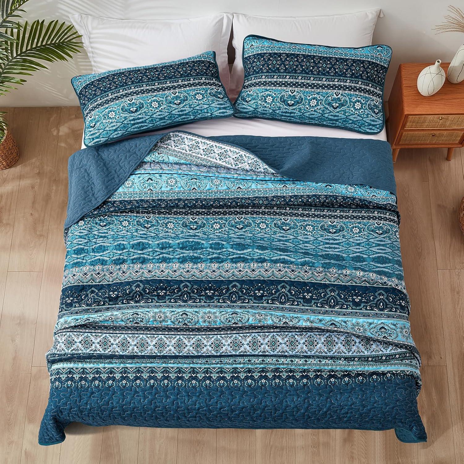 Opalescent Quilted coverlet and pillowcovers set: Shimmering Beauty - Queen size - Harrogates