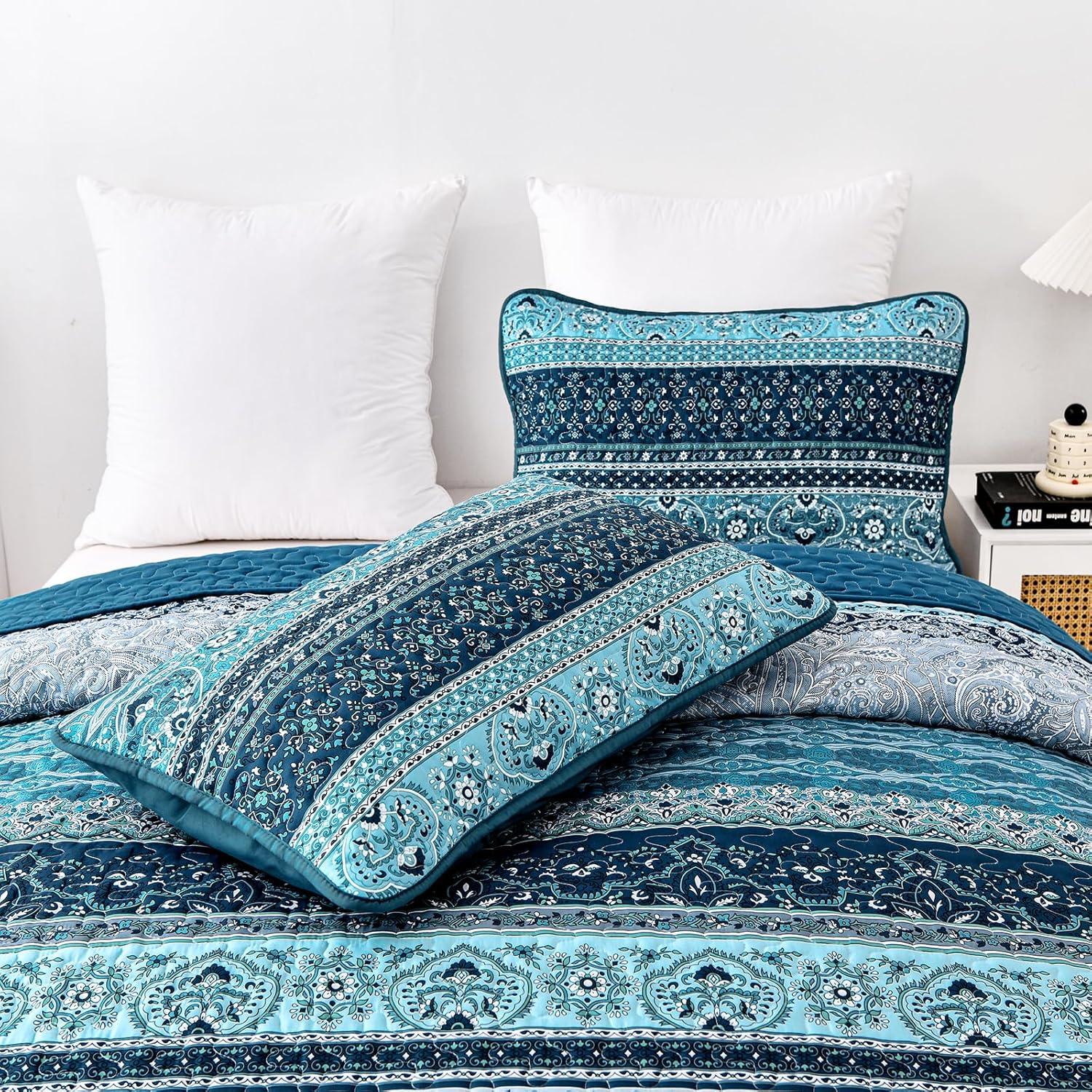 Opalescent Quilted coverlet and pillowcovers set: Shimmering Beauty - Queen size - Harrogates