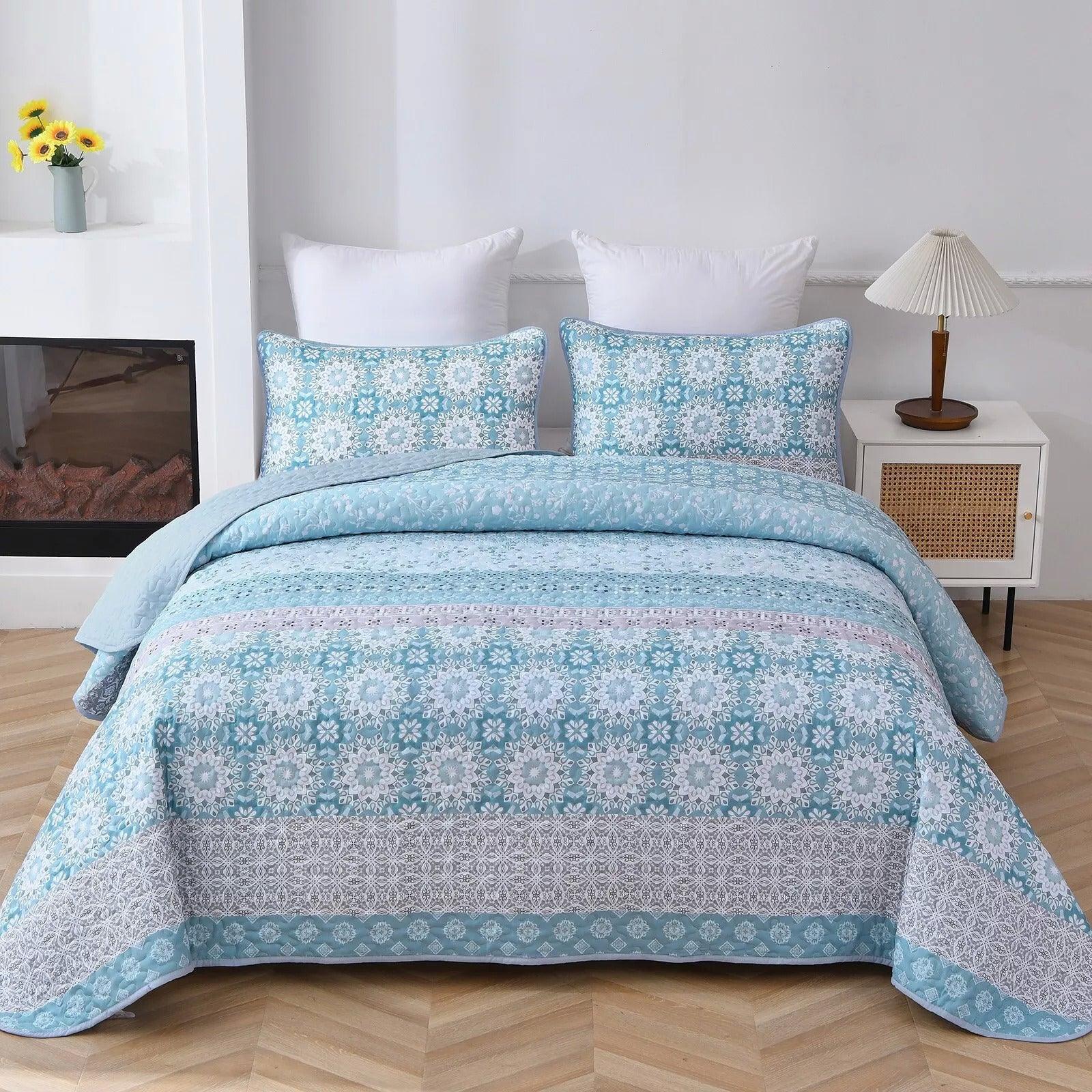 Peaceful Quilted coverlet and pillowcovers set: Relax and Unwind - Queen size - Harrogates