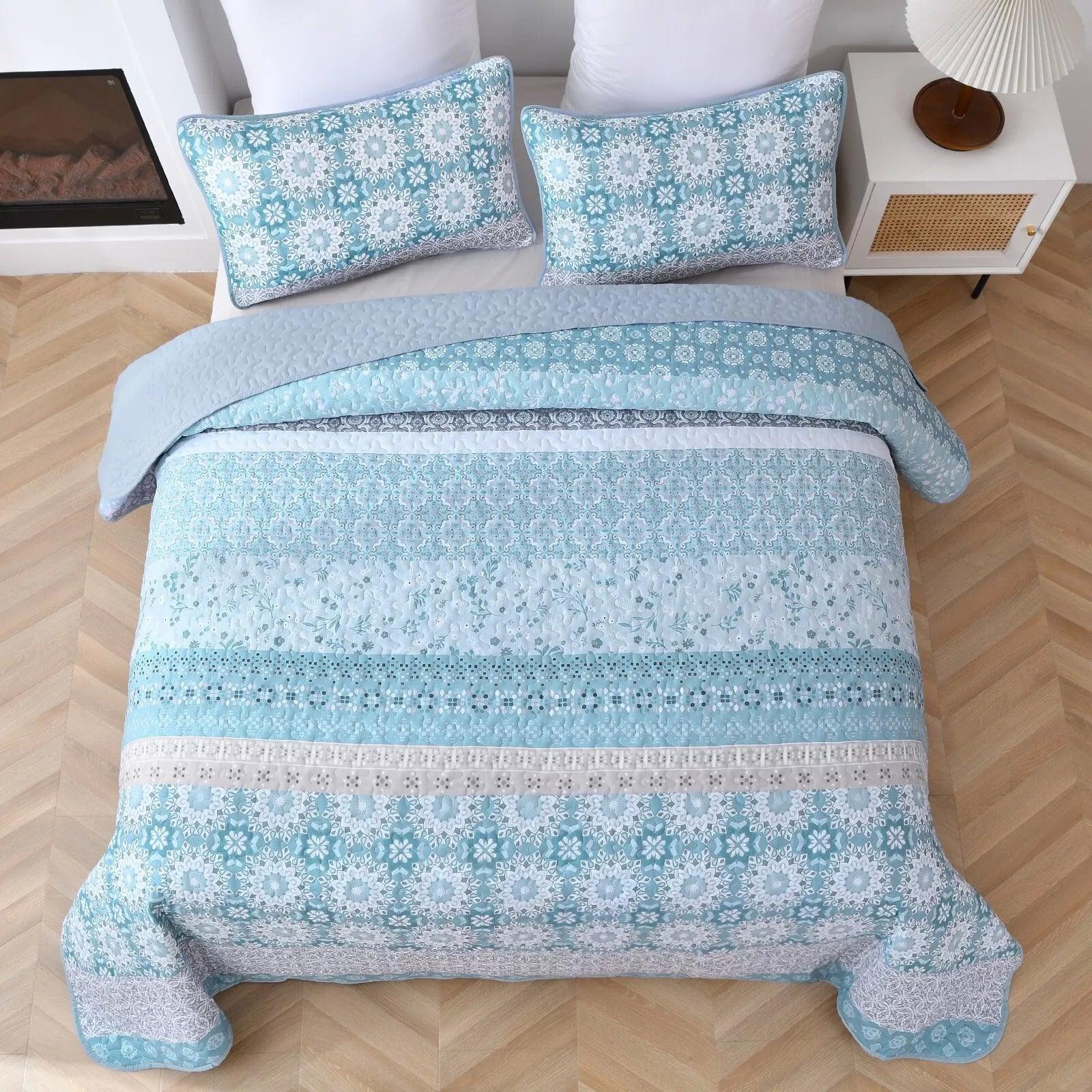 Peaceful Quilted coverlet and pillowcovers set: Relax and Unwind - Queen size - Harrogates