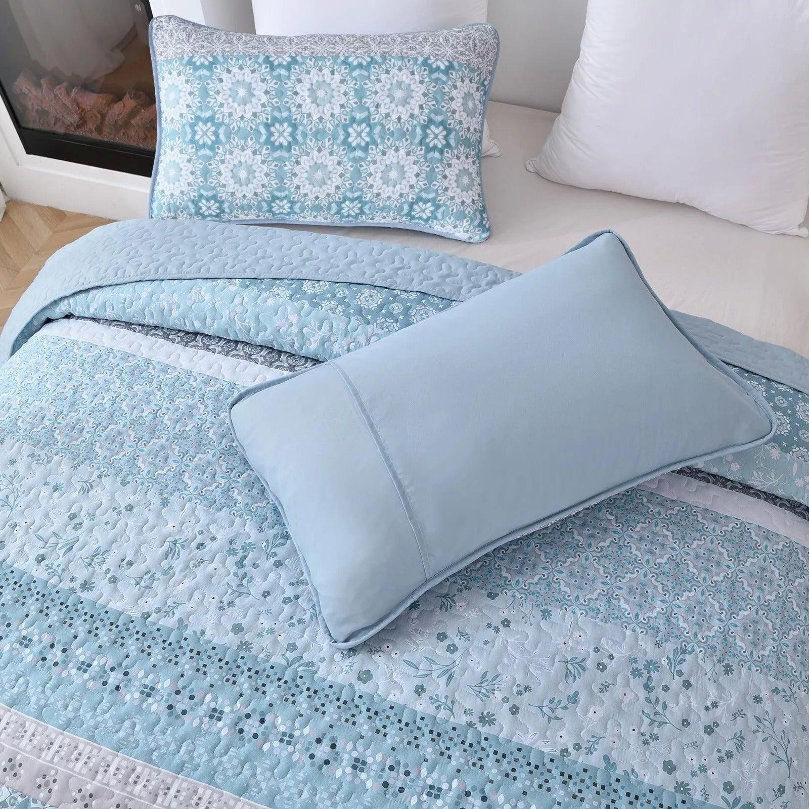 Peaceful Quilted coverlet and pillowcovers set: Relax and Unwind - Queen size - Harrogates