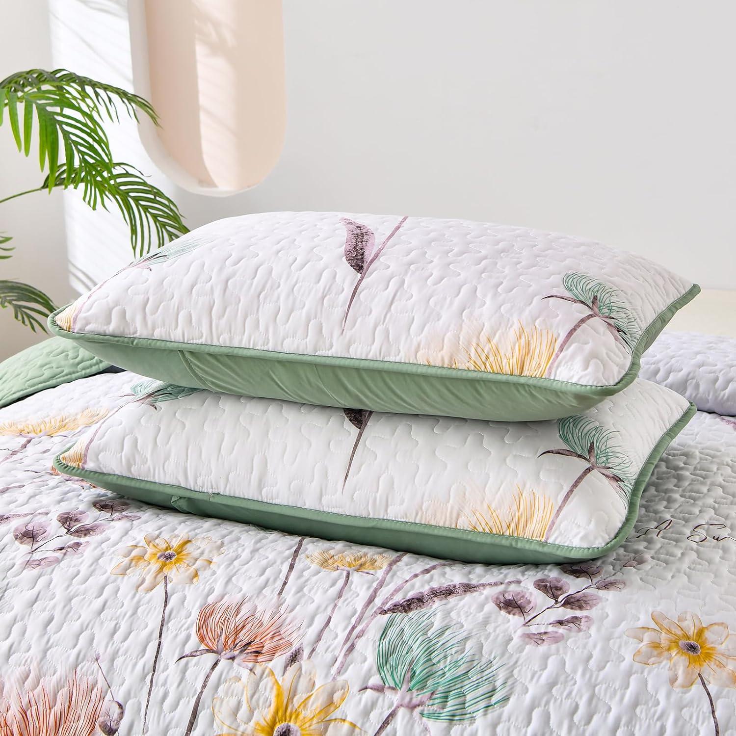 Intricate Quilted Coverlet and Pillowcases Set: A Work of Art for Your Bedroom - Queen size - Harrogates