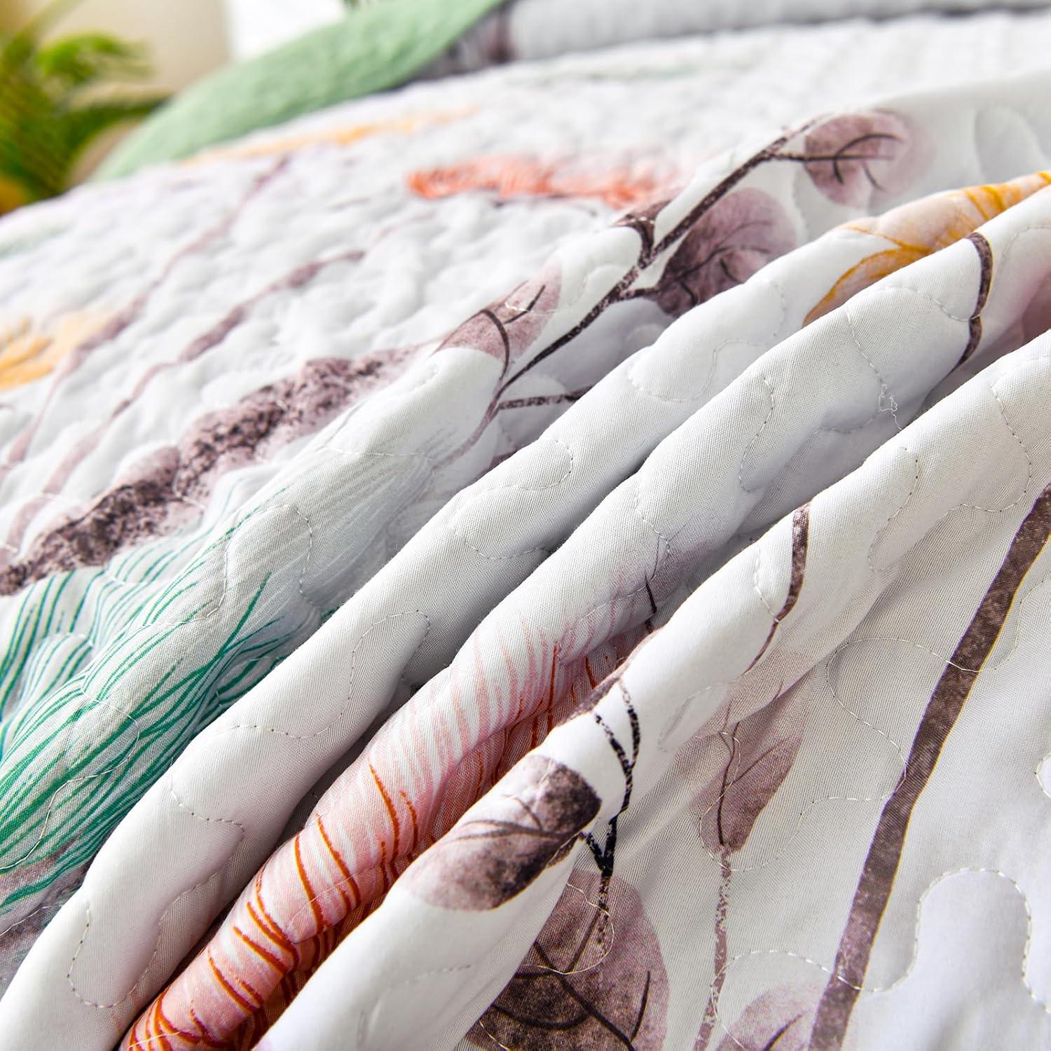 Intricate Quilted Coverlet and Pillowcases Set: A Work of Art for Your Bedroom - Queen size - Harrogates