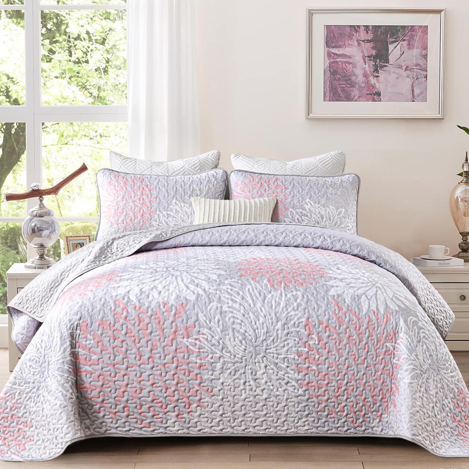 Mosaic Quilted coverlet and pillowcovers set: Unique Patchwork Design - Queen size - Harrogates