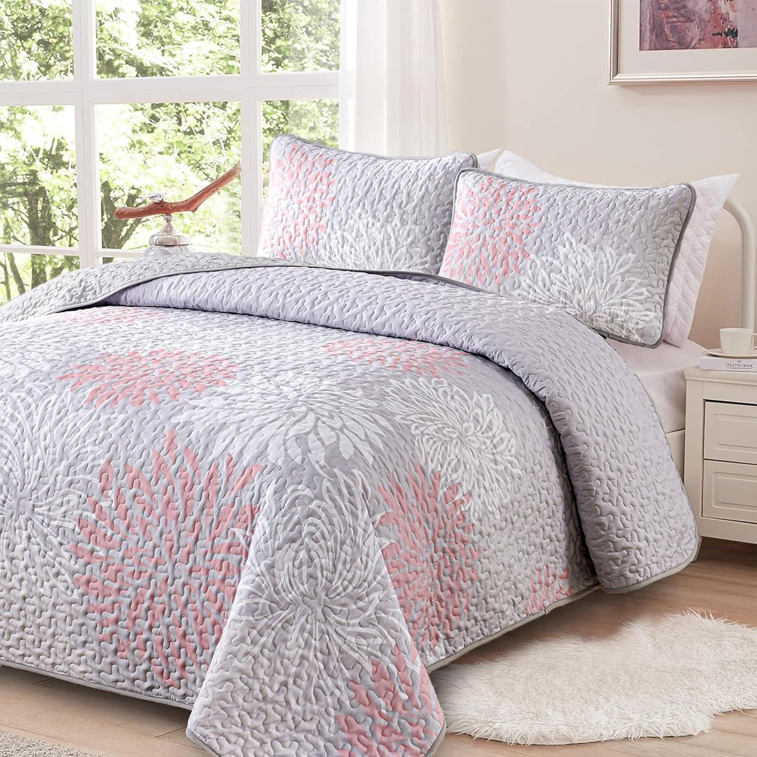 Mosaic Quilted coverlet and pillowcovers set: Unique Patchwork Design - Queen size - Harrogates