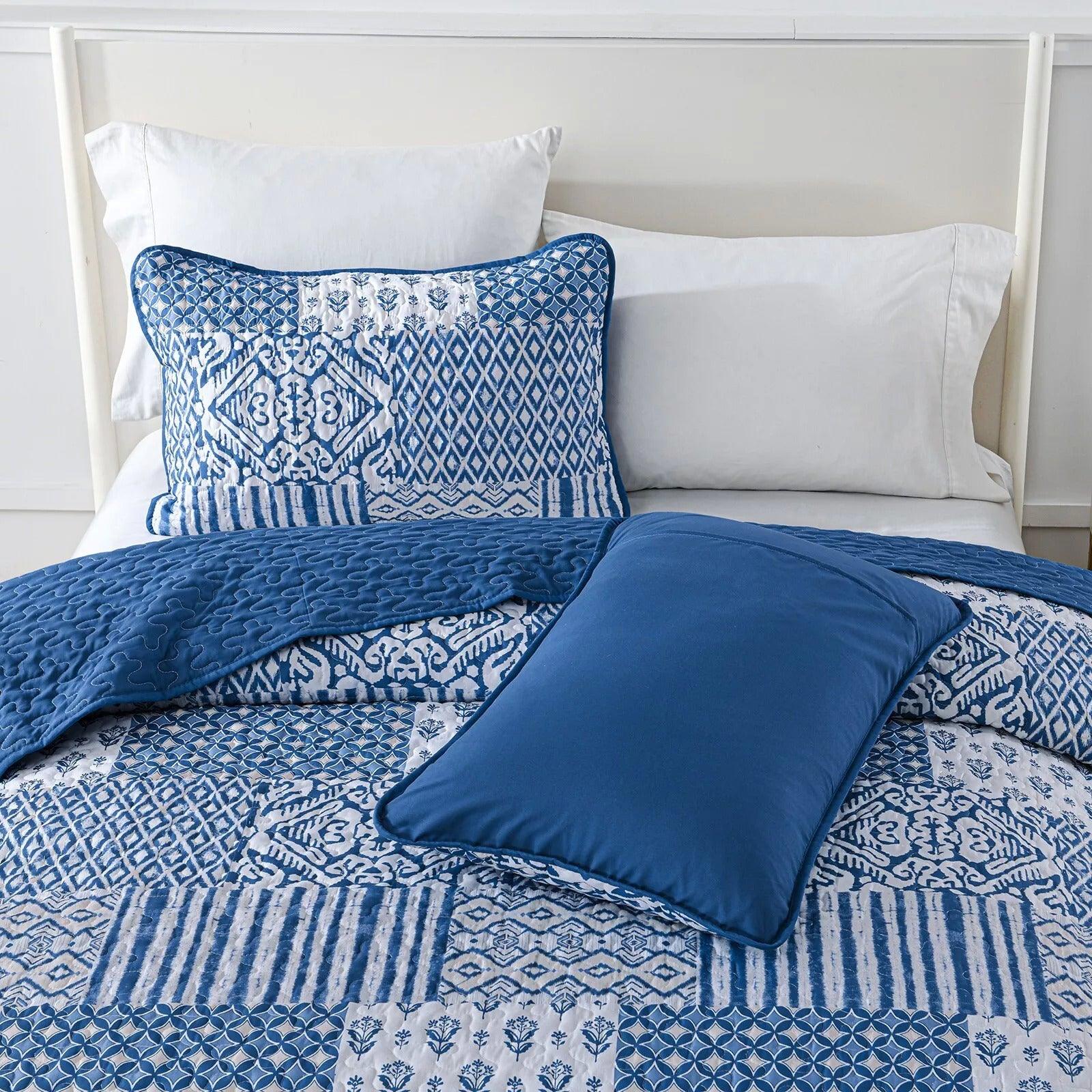 Blissful Quilted bedspread and pillowcovers set: Relax in Style - Queen size - Harrogates