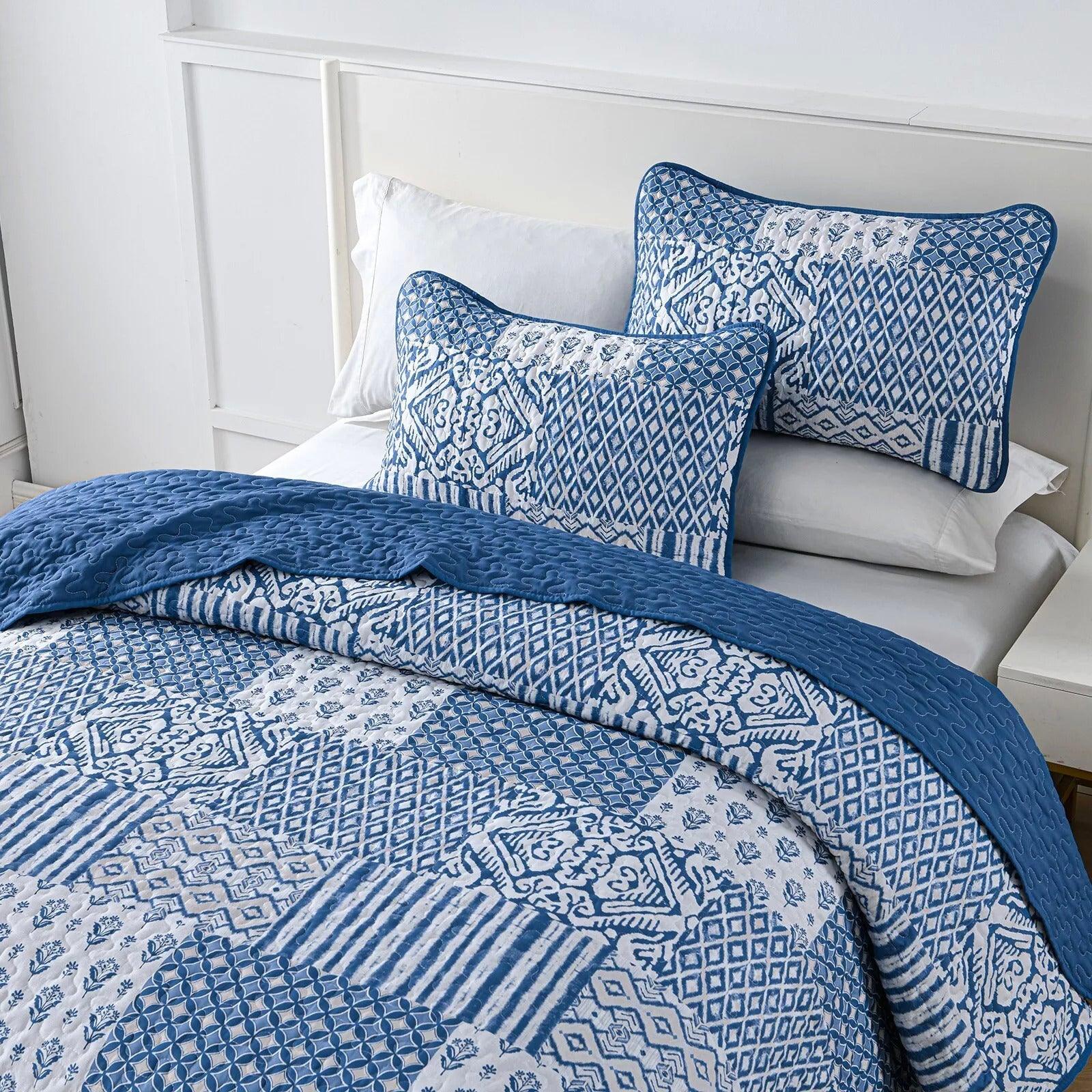 Blissful Quilted bedspread and pillowcovers set: Relax in Style - Queen size - Harrogates