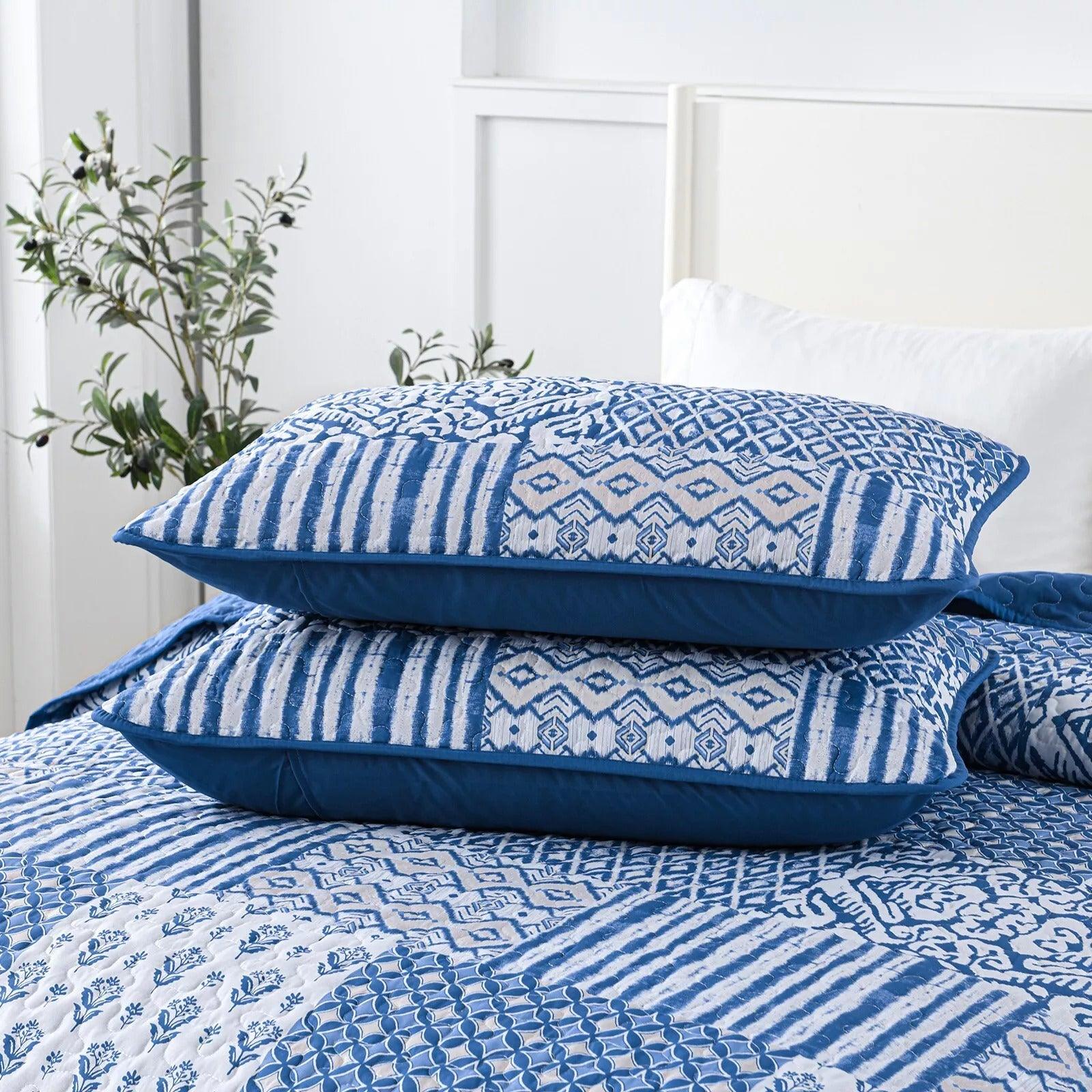Blissful Quilted bedspread and pillowcovers set: Relax in Style - Queen size - Harrogates