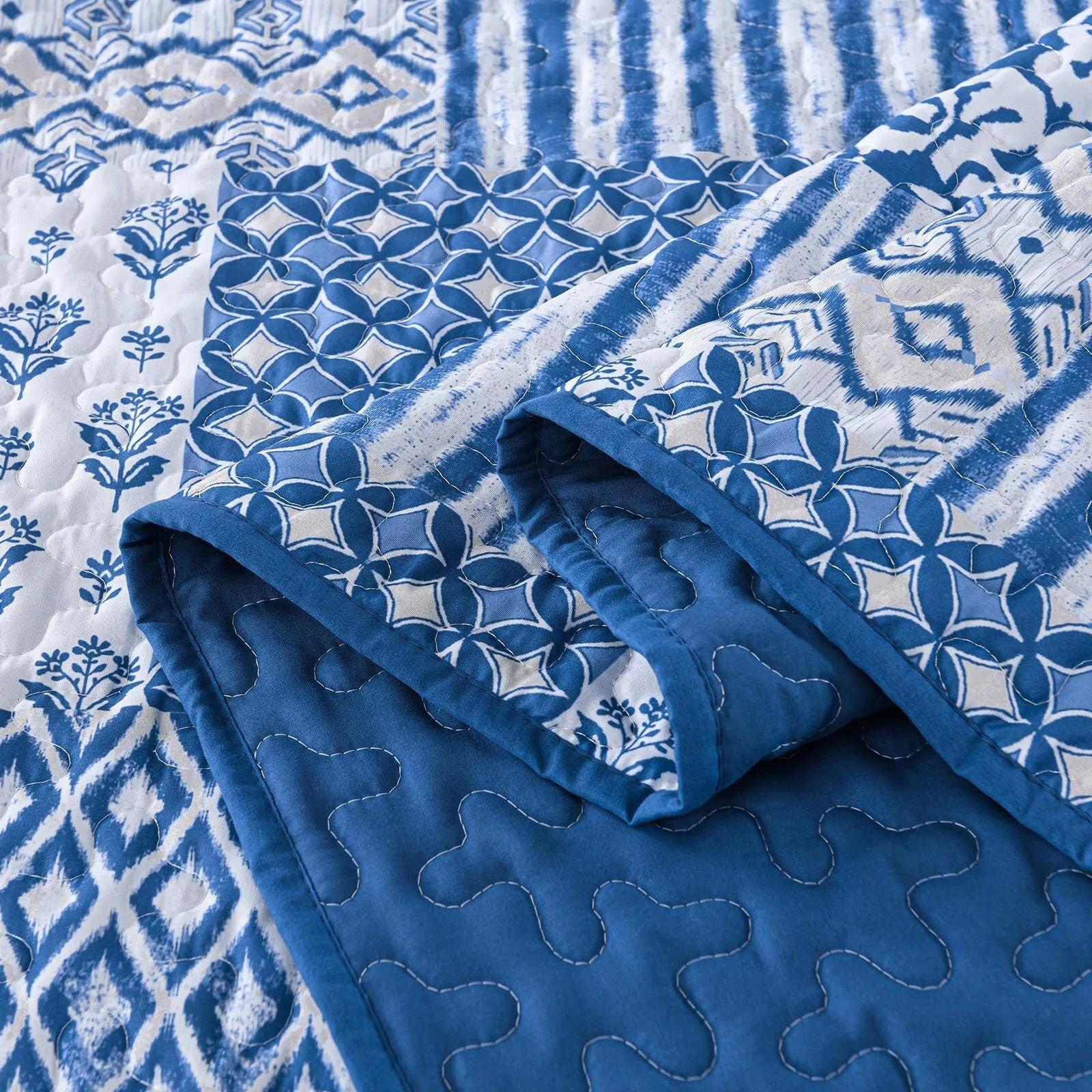 Blissful Quilted bedspread and pillowcovers set: Relax in Style - Queen size - Harrogates