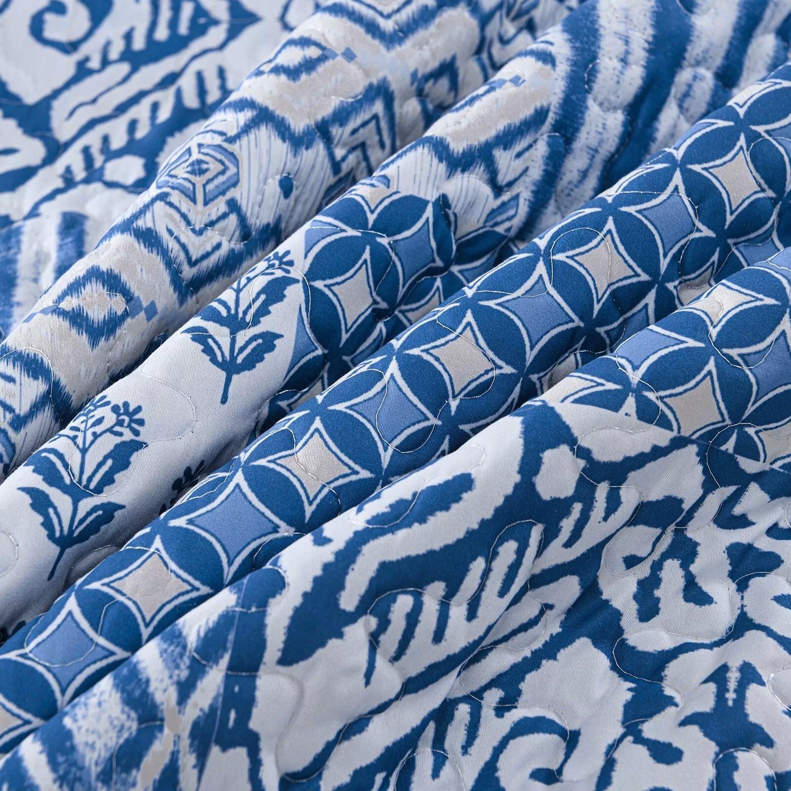 Blissful Quilted bedspread and pillowcovers set: Relax in Style - Queen size - Harrogates