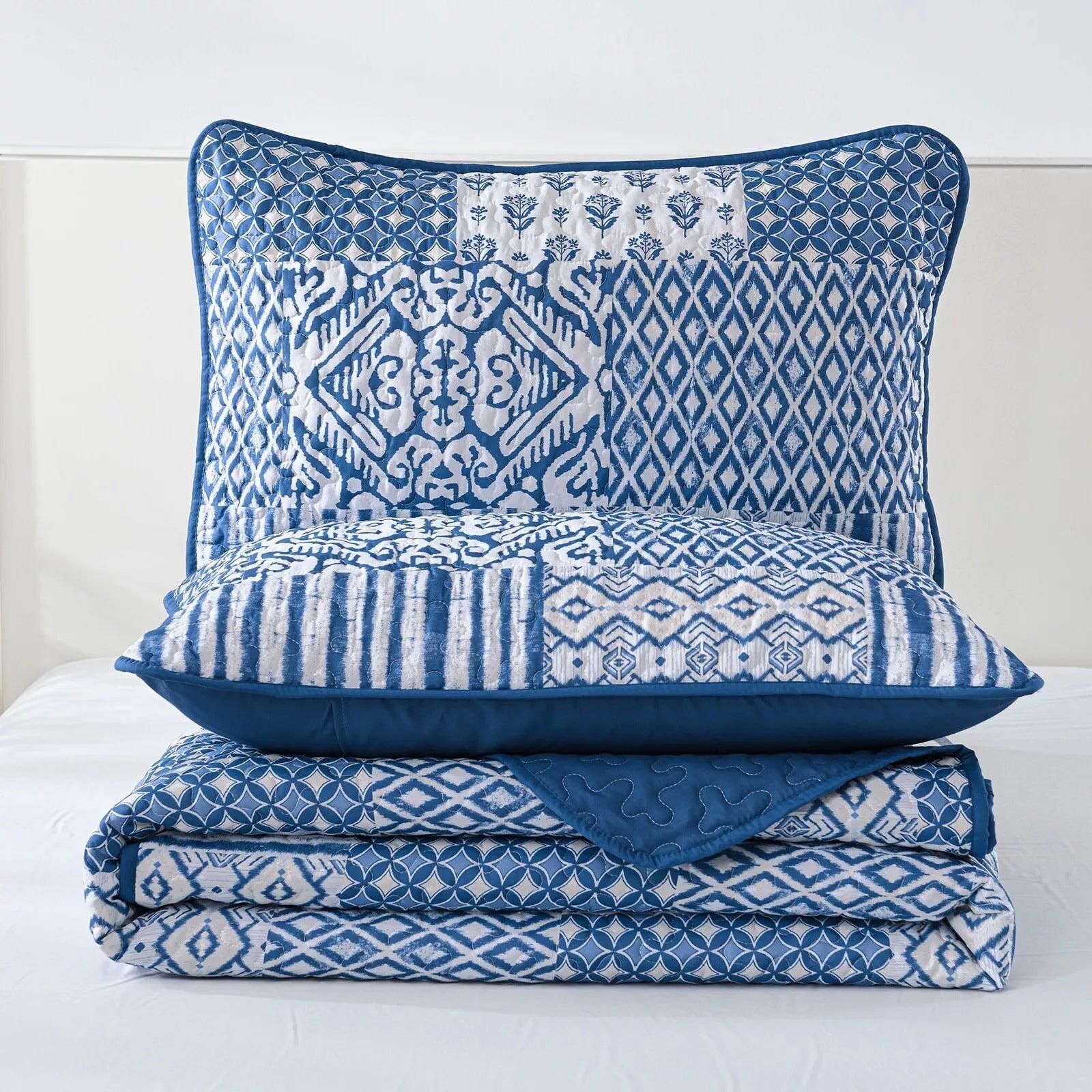 Blissful Quilted bedspread and pillowcovers set: Relax in Style - Queen size - Harrogates