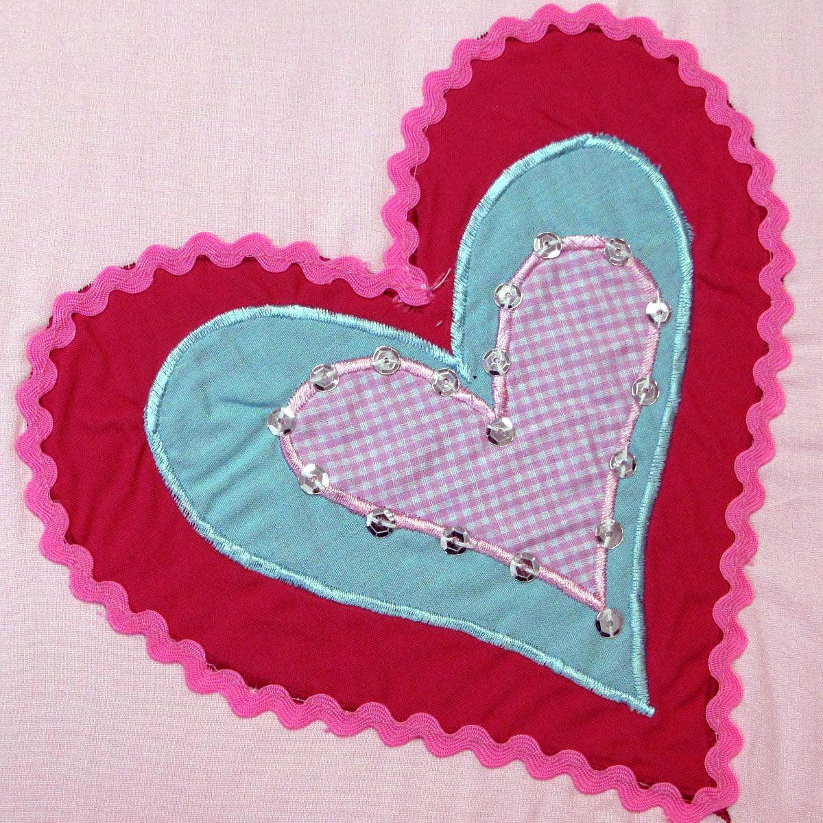 Amia Hearts Embroidered Quilt Cover Set Single - Harrogates