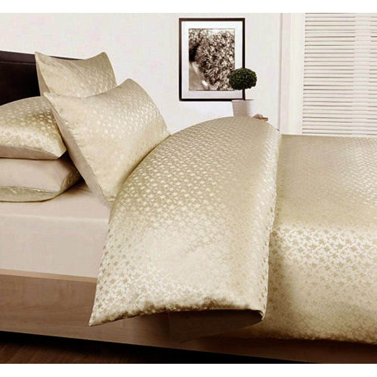Accessorize Bouquet Cream Jacquard Quilt Cover Set Double - Harrogates