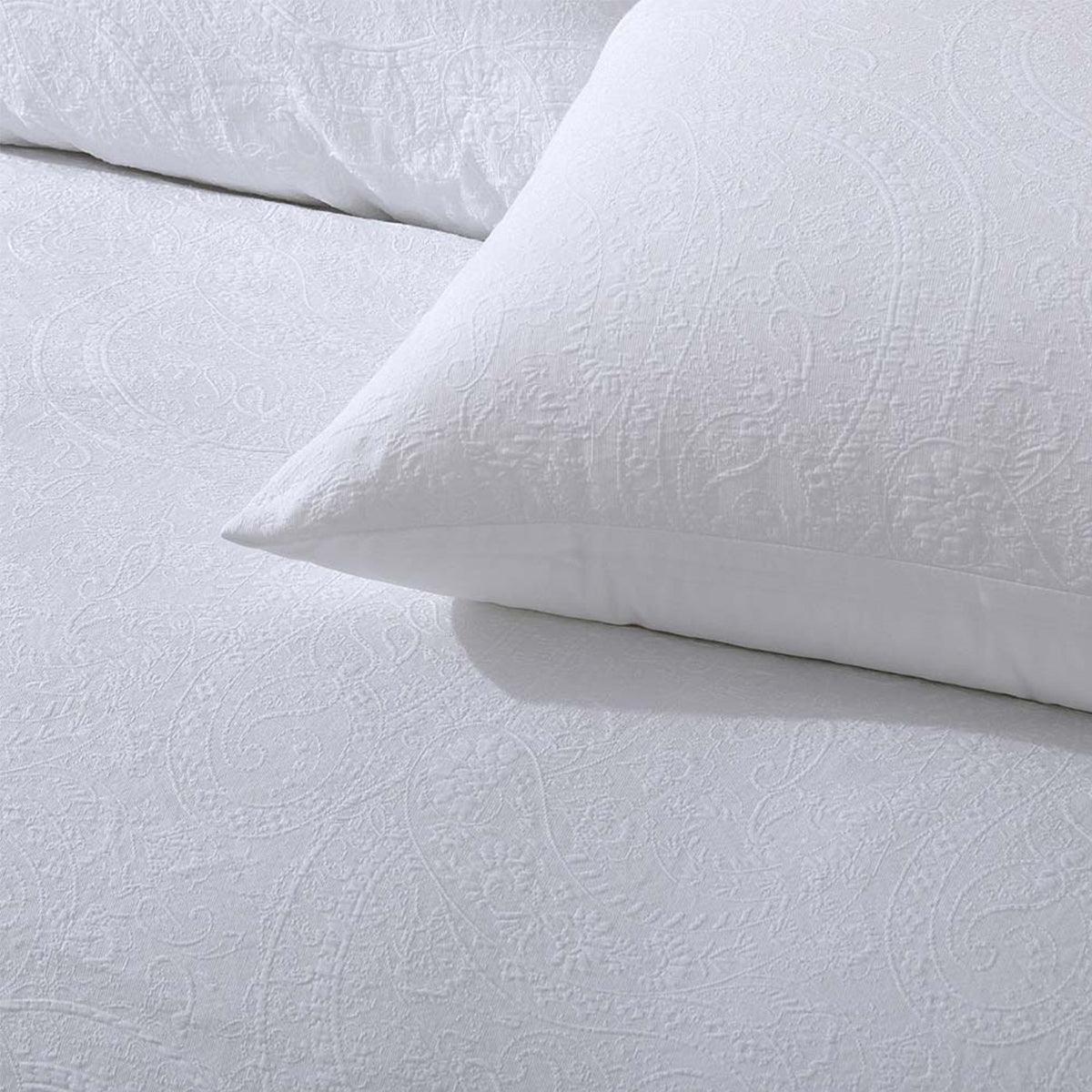 Accessorize Elma White Jacquard Quilt Cover Set Super King - Harrogates