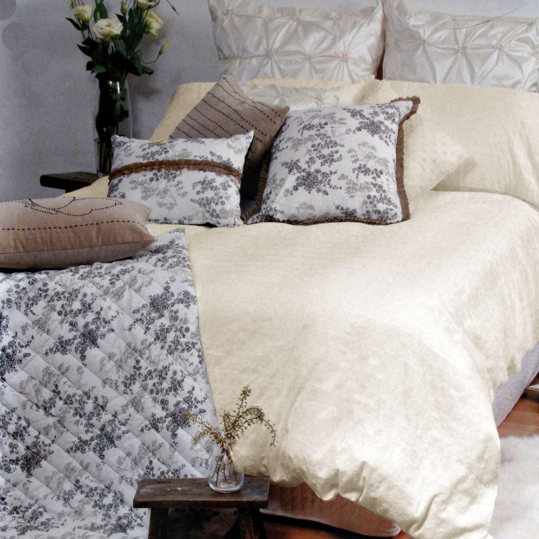 Canterbury Tarlo Cream Quilt Cover Set Queen - Harrogates