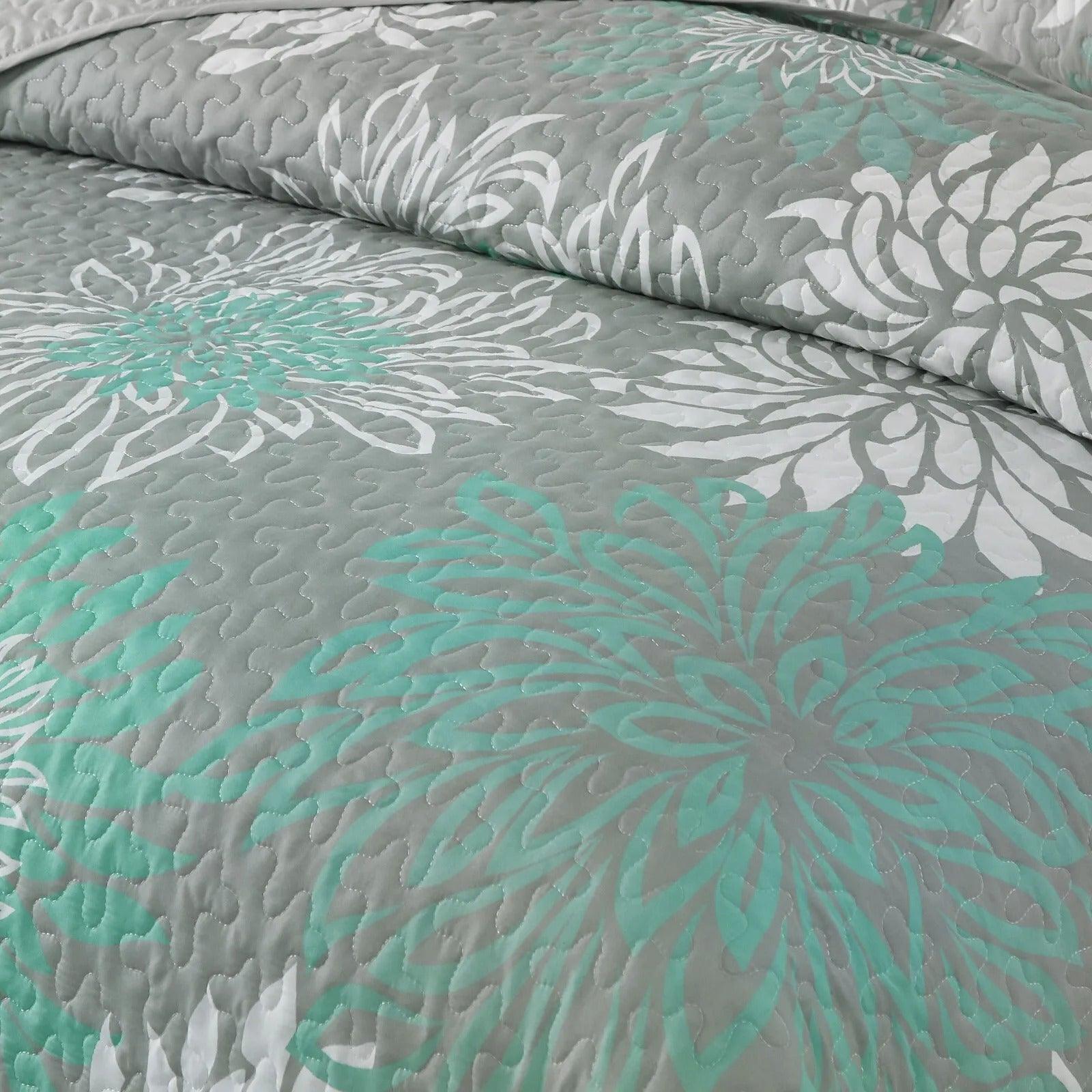 Elegant Quilted Bedspread and Pillowcases Set: Infuse Your Bedroom with Charm - Queen size - Harrogates