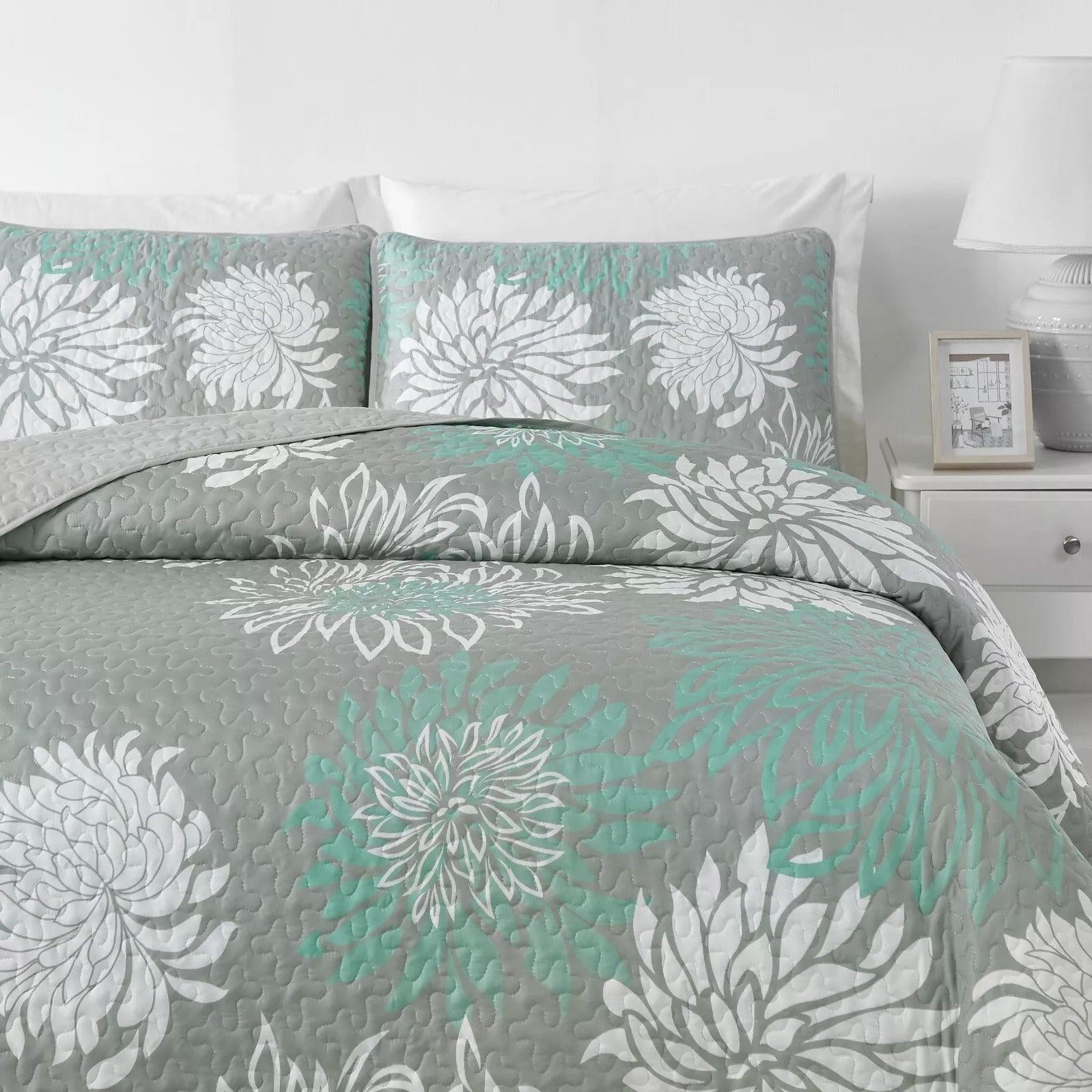 Elegant Quilted Bedspread and Pillowcases Set: Infuse Your Bedroom with Charm - Queen size - Harrogates