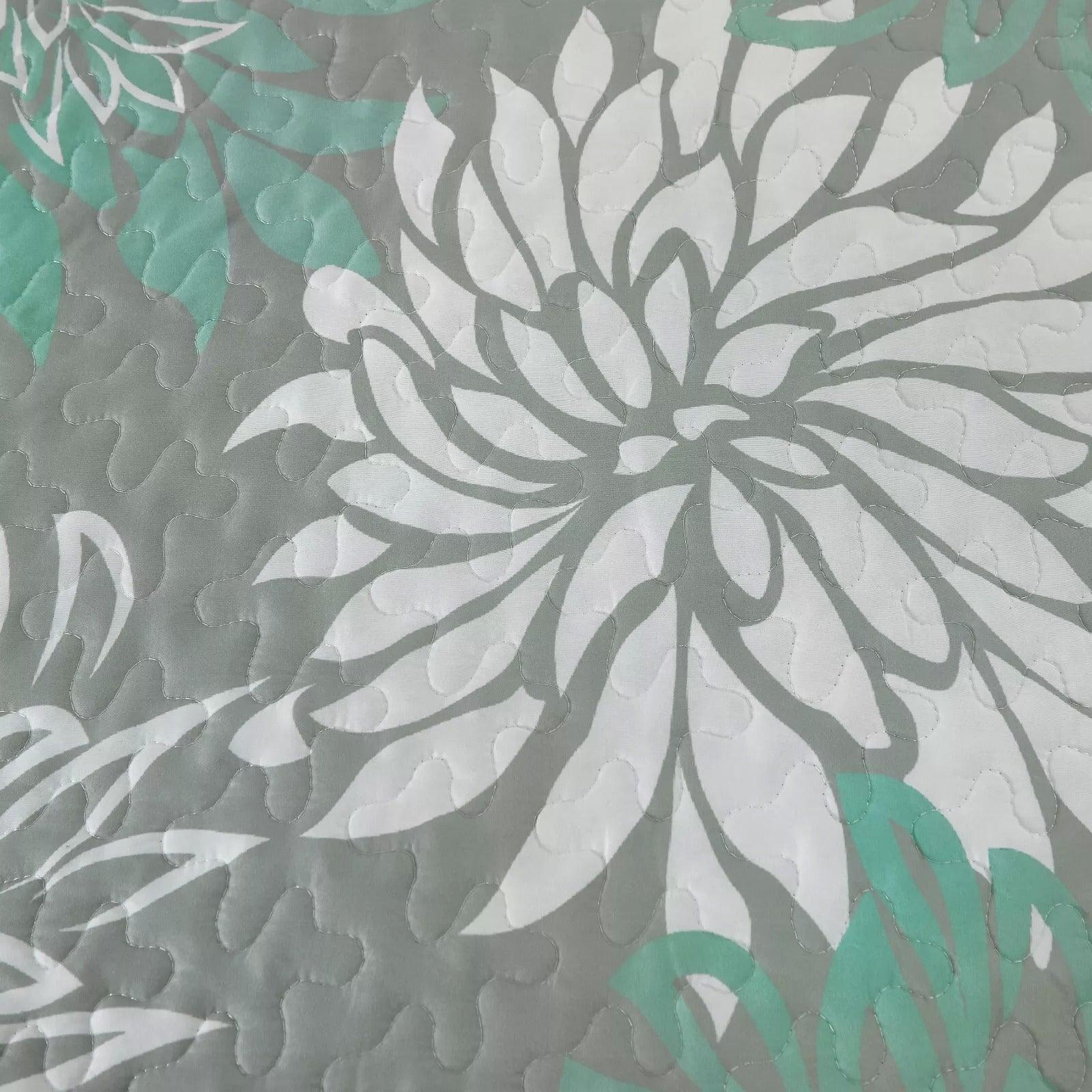Elegant Quilted Bedspread and Pillowcases Set: Infuse Your Bedroom with Charm - Queen size - Harrogates