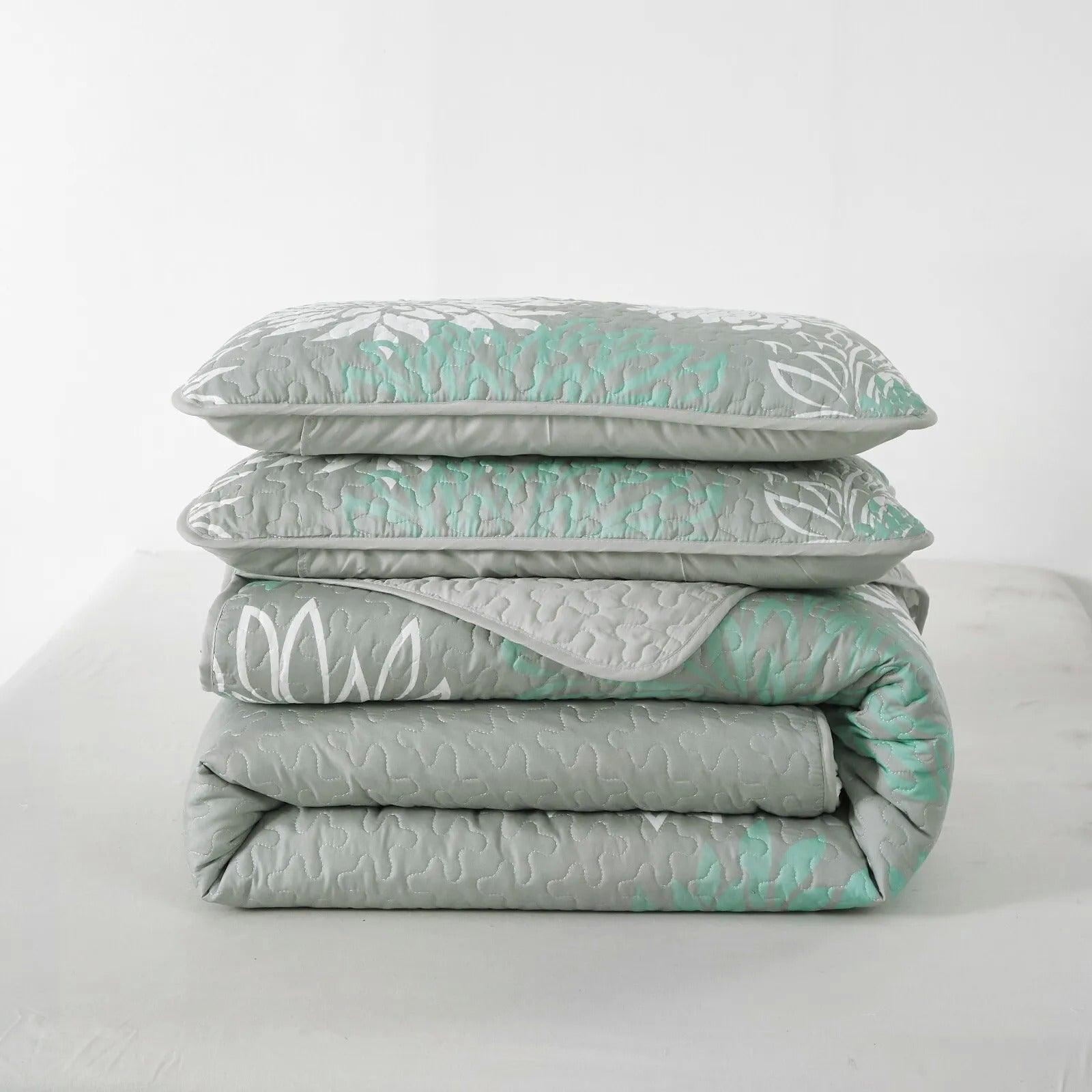 Elegant Quilted Bedspread and Pillowcases Set: Infuse Your Bedroom with Charm - Queen size - Harrogates