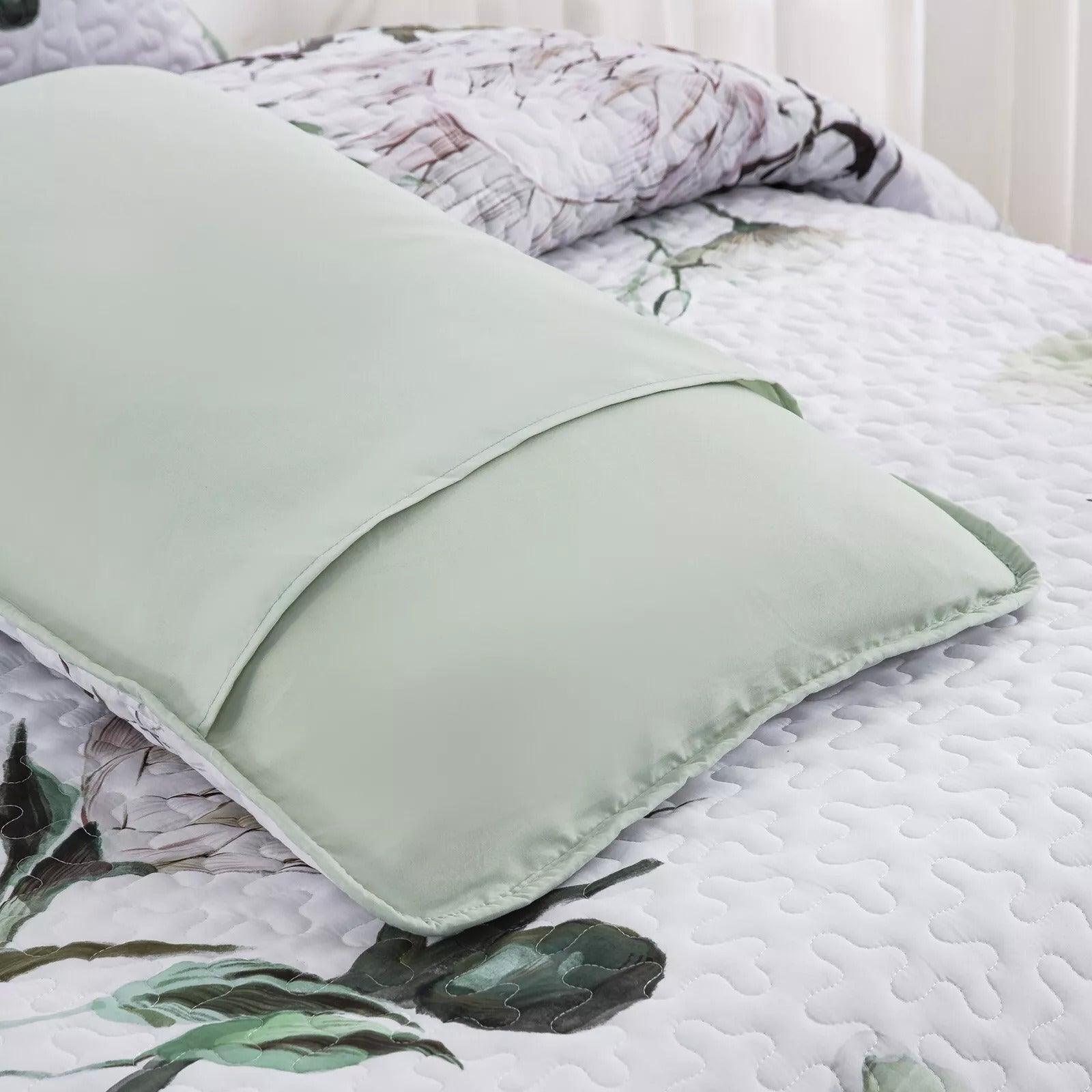 Deluxe Quilted Bedspread and Pillowcases Set: Infuse Your Bedroom with Style - Queen size - Harrogates