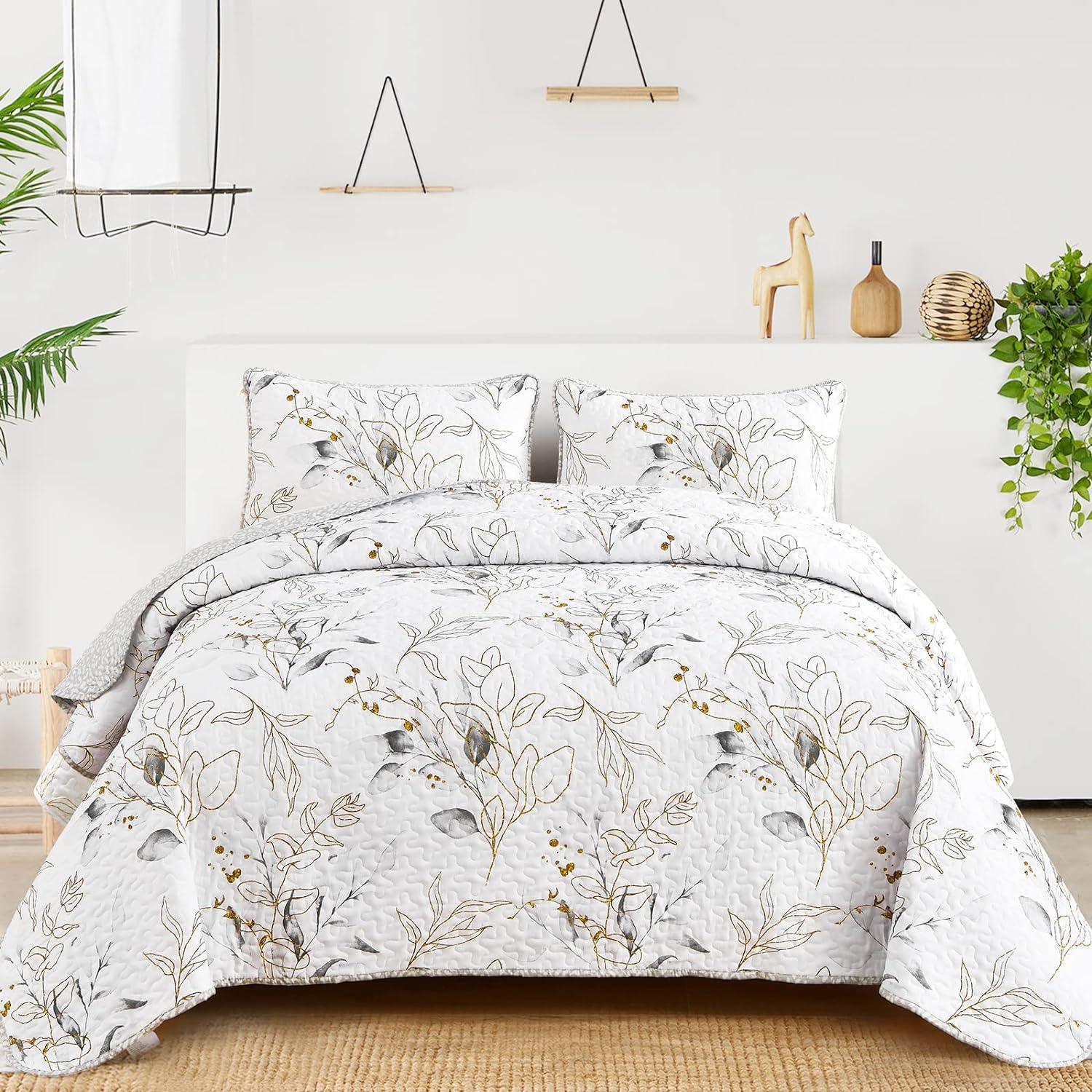 Breathtaking Quilted Coverlet and Pillowcases Set: Transform Your Bedroom's Look - Queen size - Harrogates