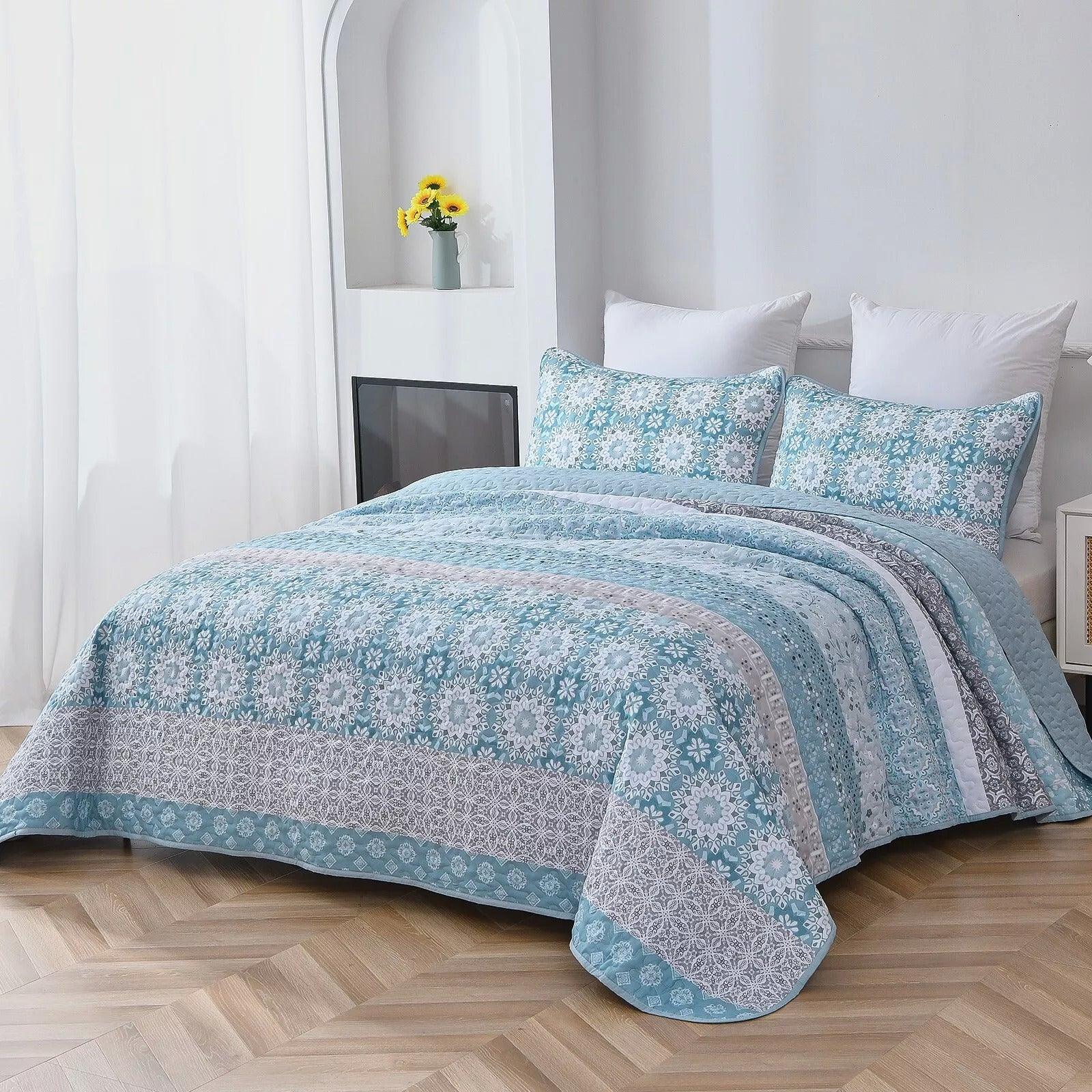 Peaceful Quilted coverlet and pillowcovers set: Relax and Unwind - Queen size - Harrogates