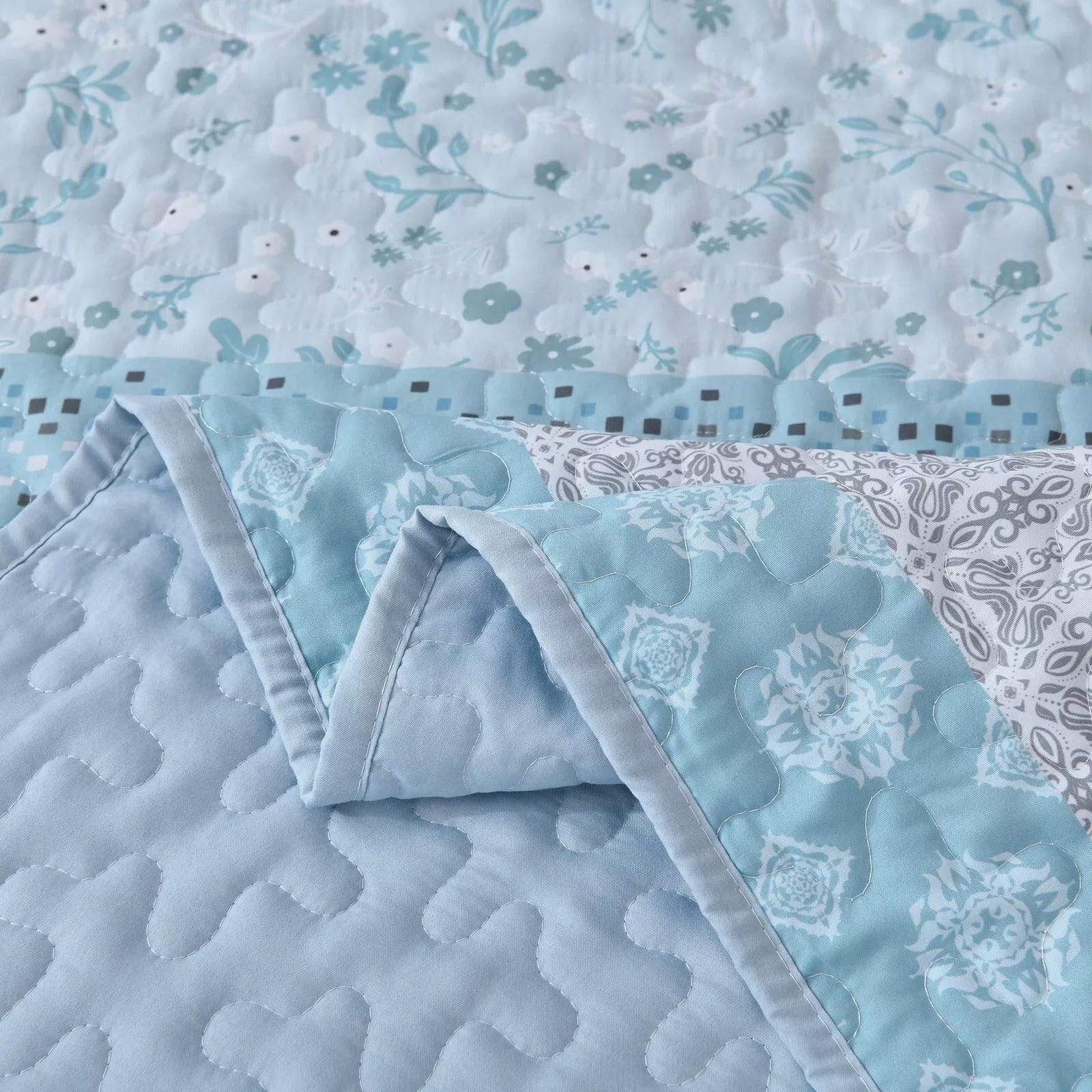 Peaceful Quilted coverlet and pillowcovers set: Relax and Unwind - Queen size - Harrogates