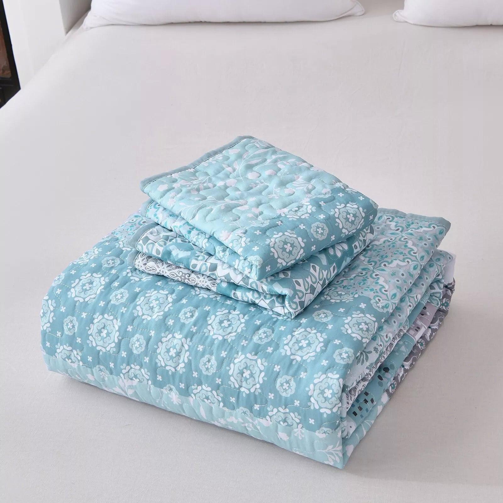 Peaceful Quilted coverlet and pillowcovers set: Relax and Unwind - Queen size - Harrogates