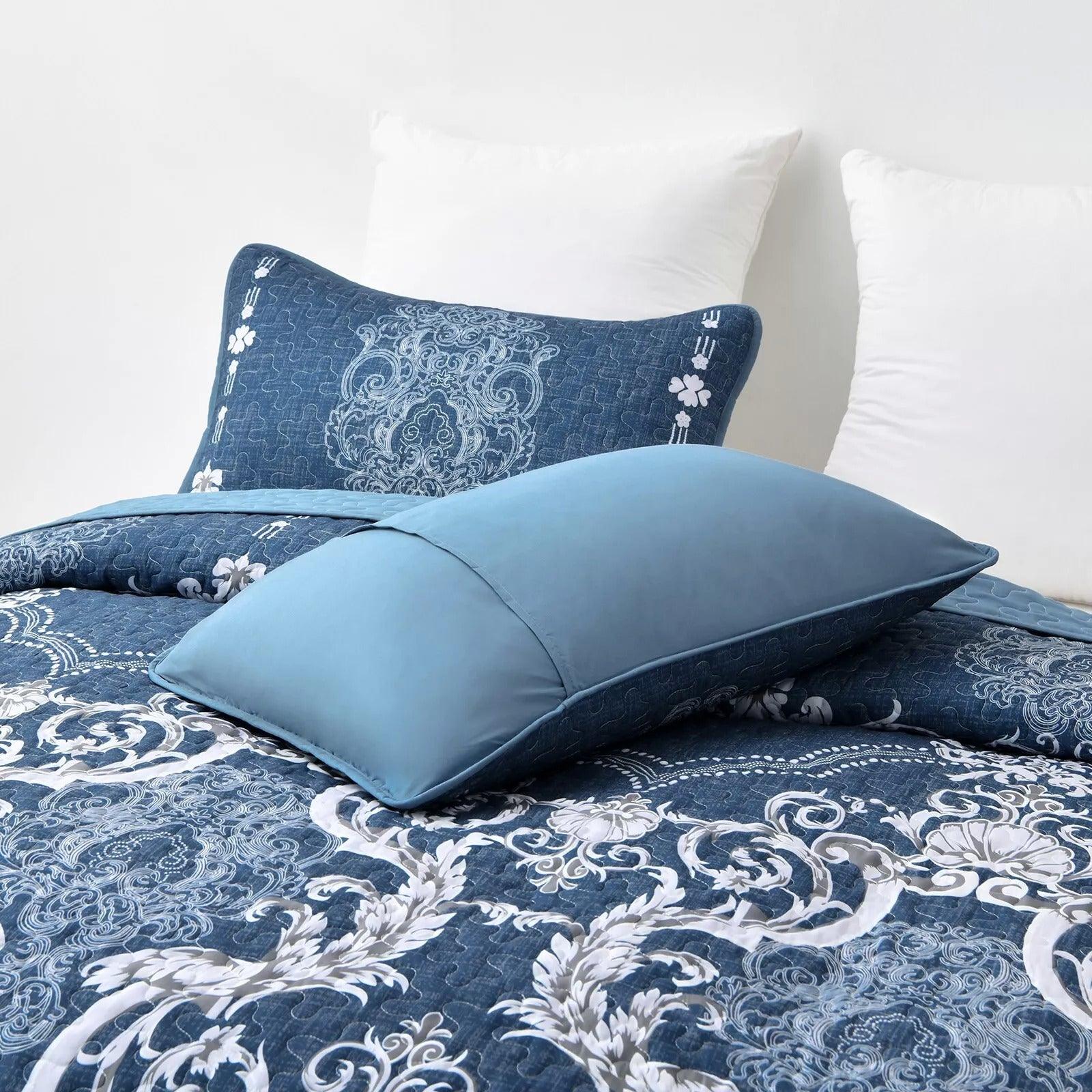 Alluring Quilted bedspread and pillowcovers set: Luxurious Bedroom Addition - Queen size - Harrogates