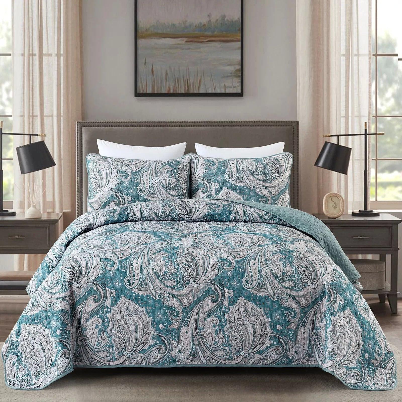 Vintage Quilted bedspread and pillowcovers set: Nostalgic Appeal - Queen size - Harrogates