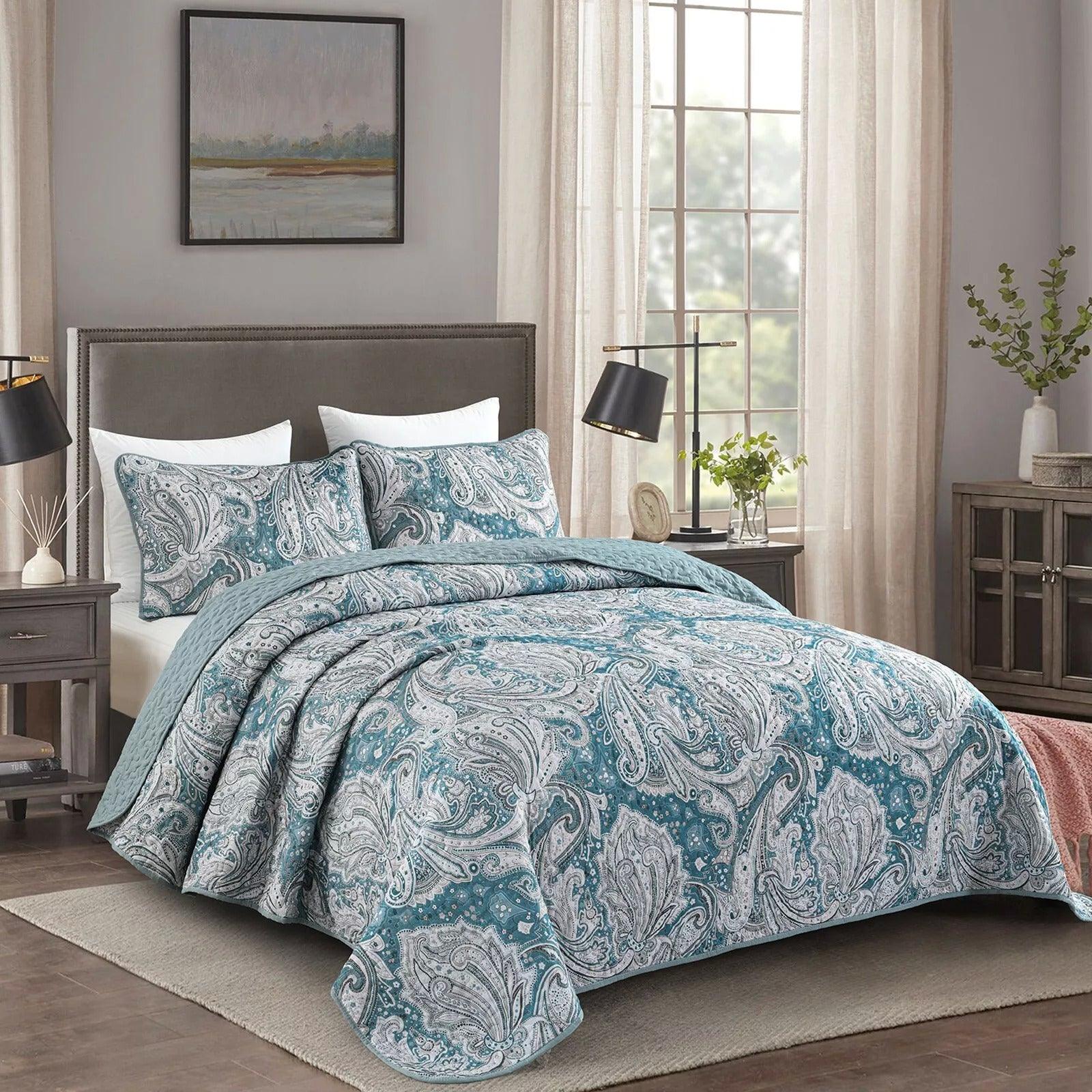 Vintage Quilted bedspread and pillowcovers set: Nostalgic Appeal - Queen size - Harrogates