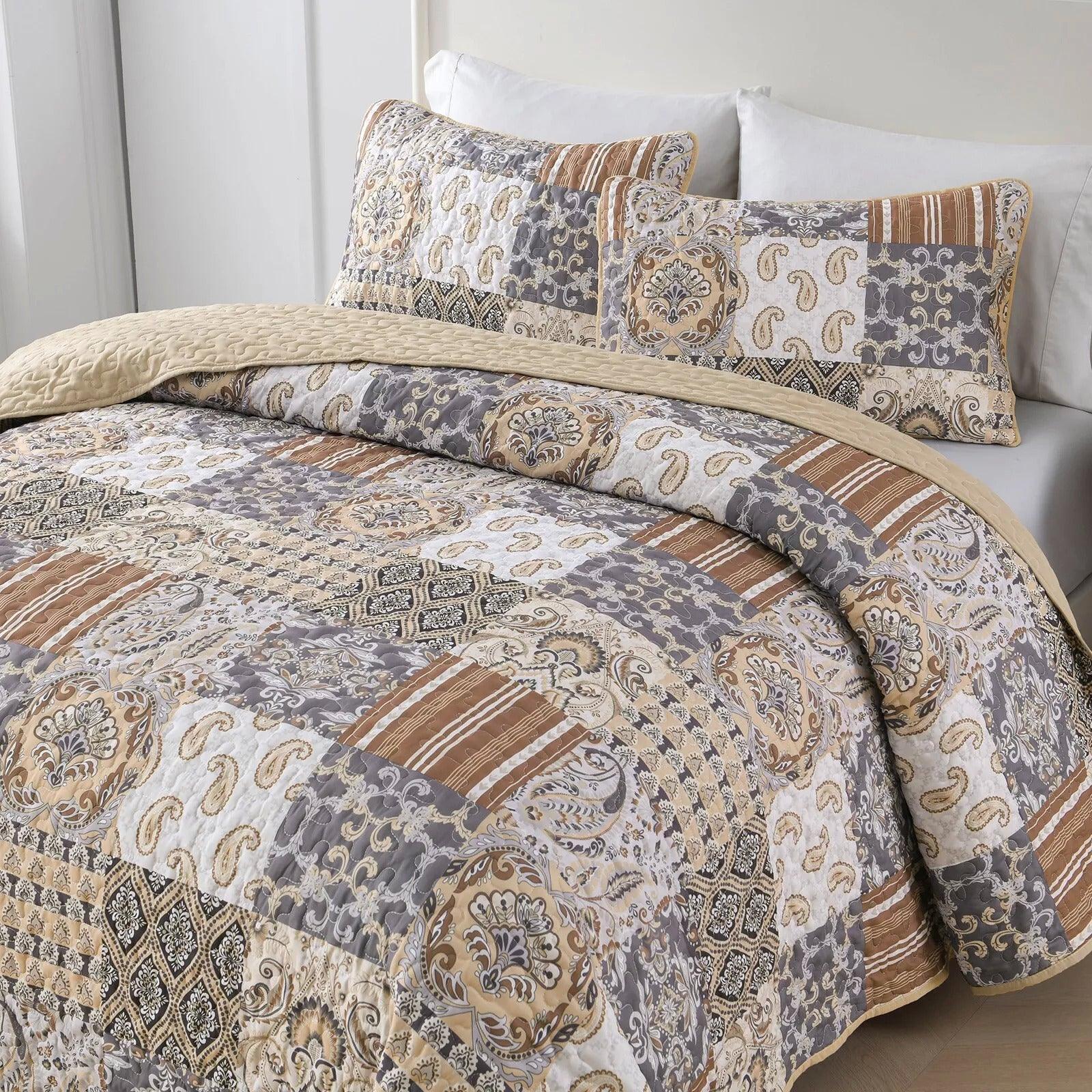 Quietude Quilted coverlet and pillowcovers set: Perfect for Relaxation - Queen size - Harrogates