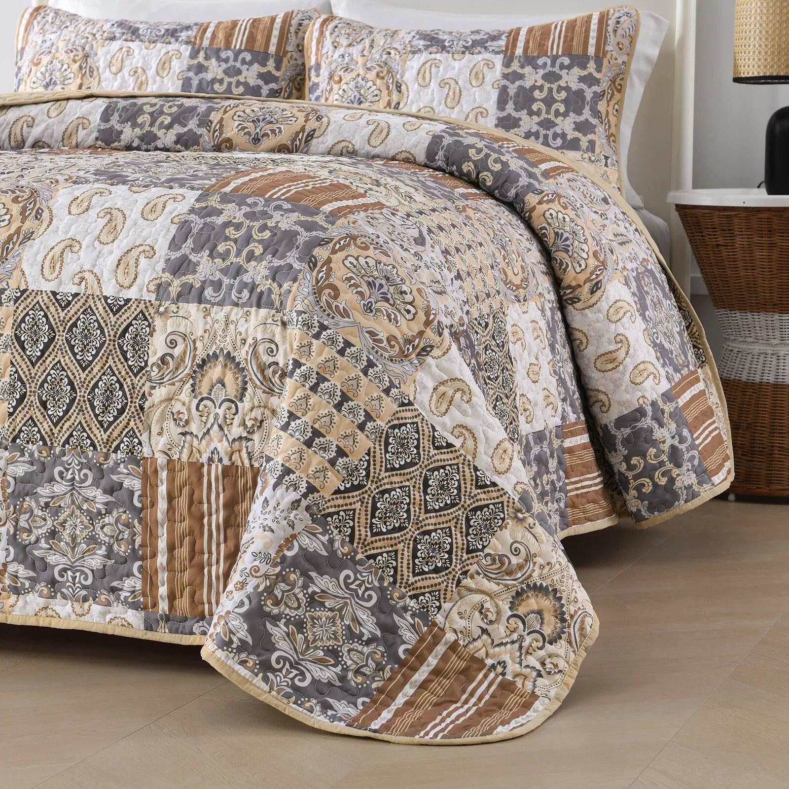Quietude Quilted coverlet and pillowcovers set: Perfect for Relaxation - Queen size - Harrogates