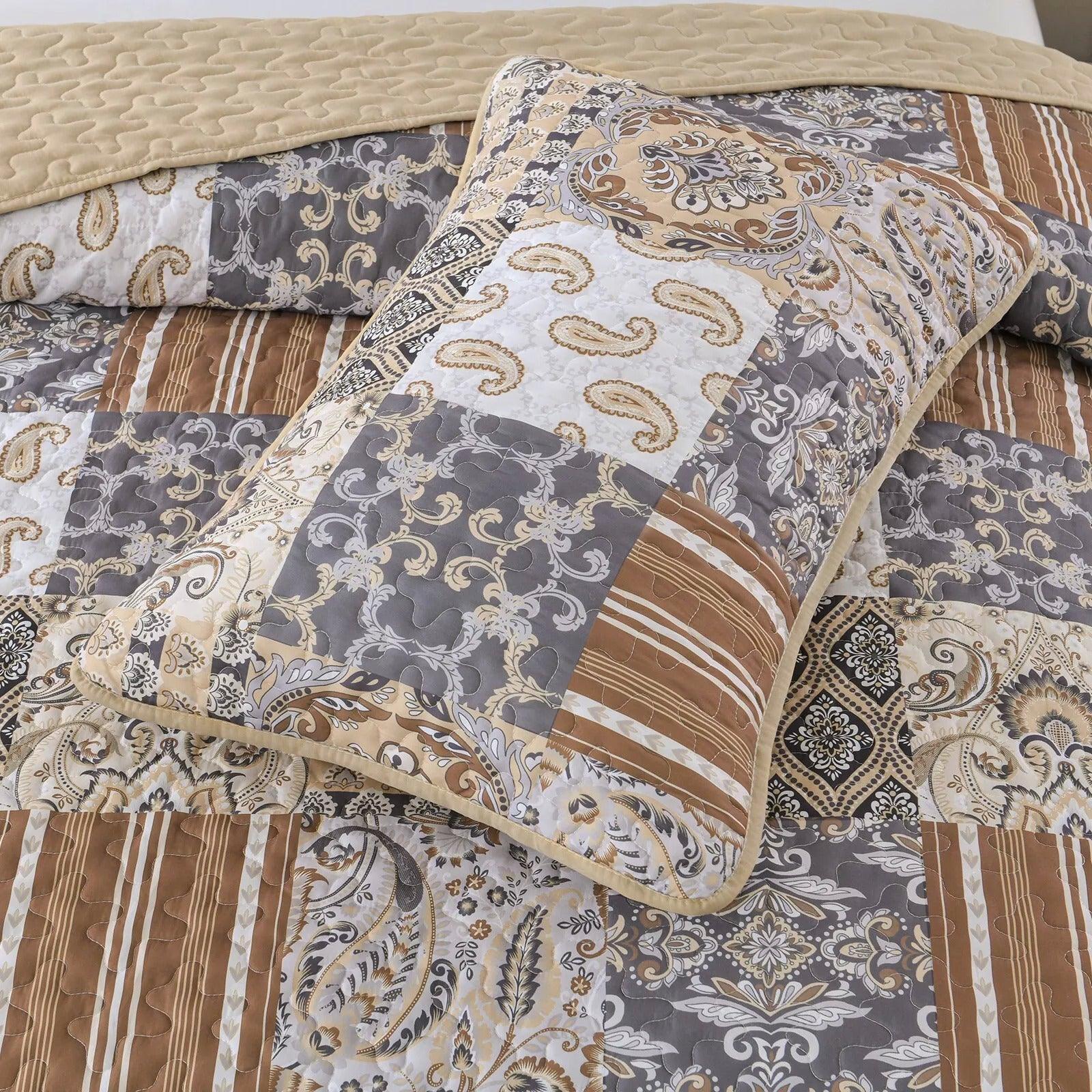 Quietude Quilted coverlet and pillowcovers set: Perfect for Relaxation - Queen size - Harrogates