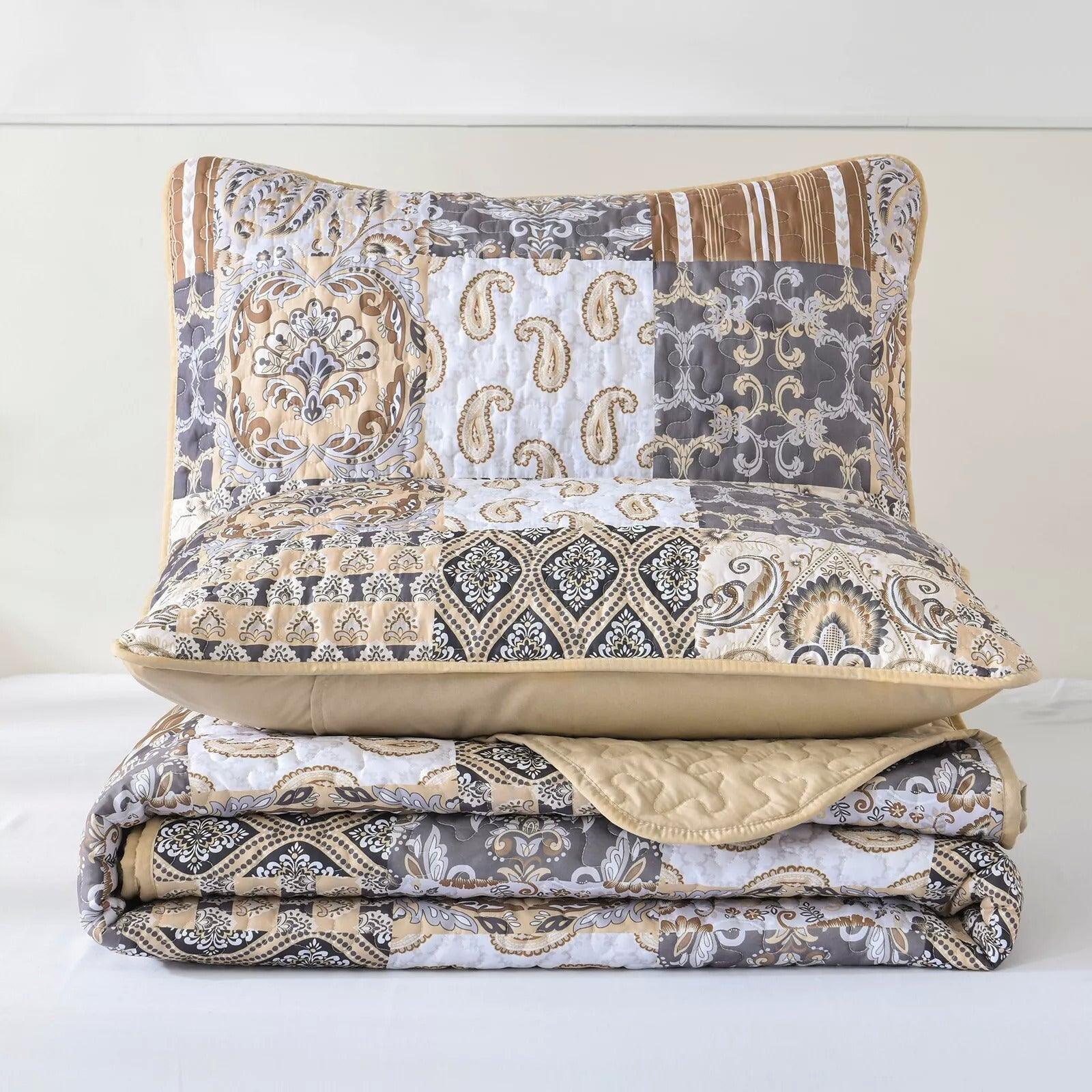 Quietude Quilted coverlet and pillowcovers set: Perfect for Relaxation - Queen size - Harrogates