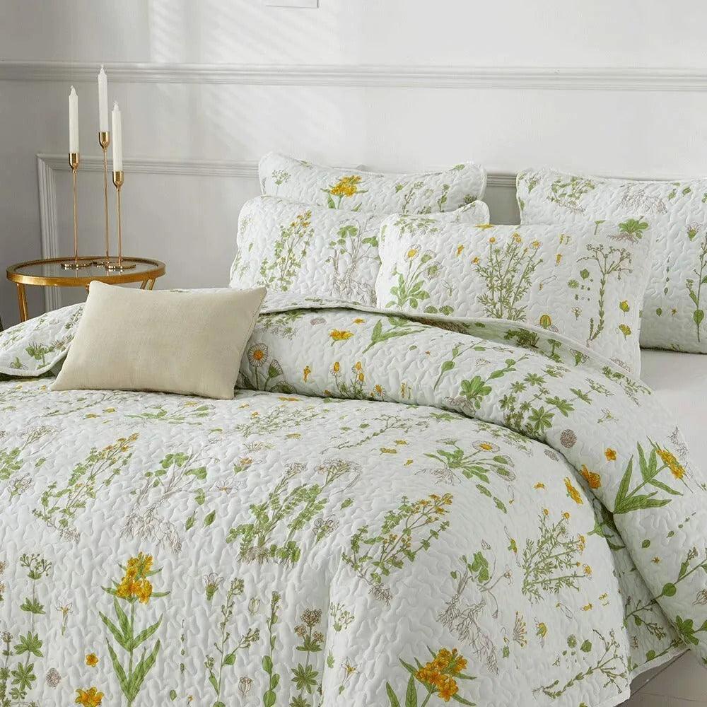 Artistic Quilted coverlet and pillowcovers set: Unleash Your Creativity - Queen size - Harrogates