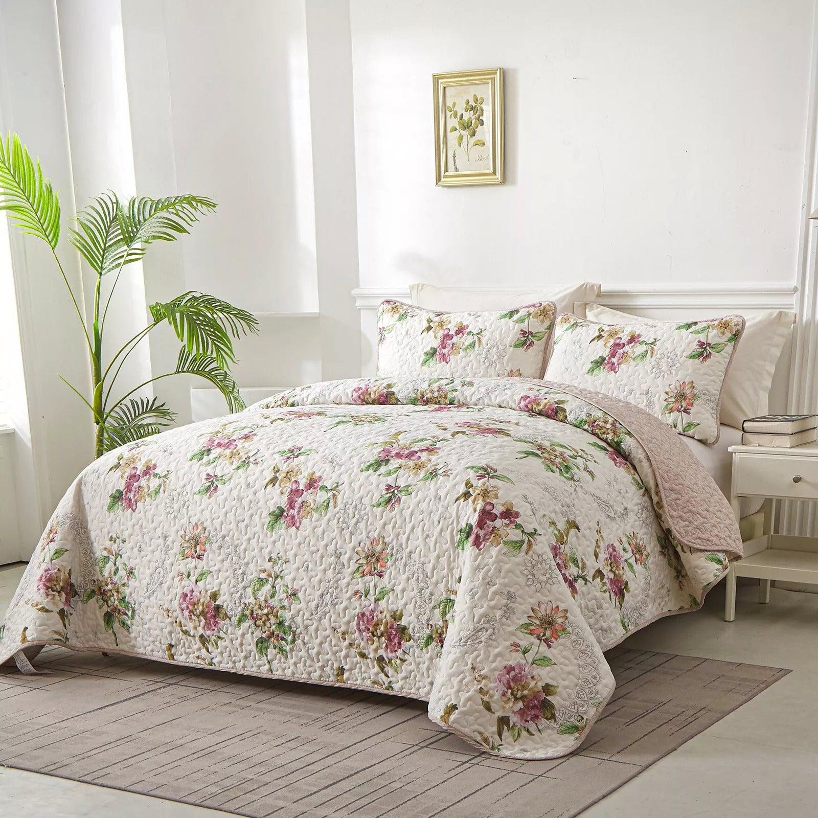 Artisan Quilted Coverlet and Pillowcases Set: A Masterpiece for Your Bed - Queen size - Harrogates