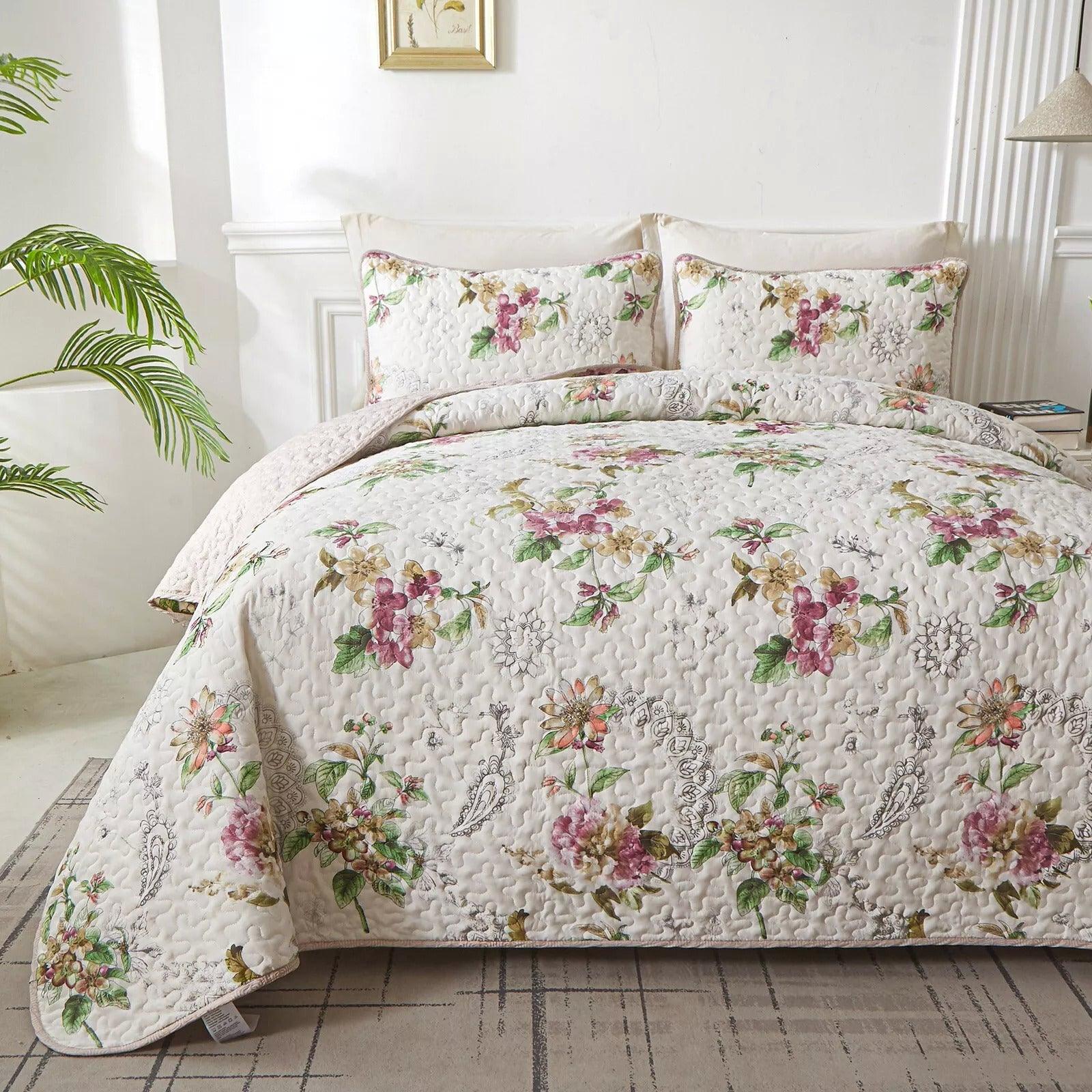 Artisan Quilted Coverlet and Pillowcases Set: A Masterpiece for Your Bed - Queen size - Harrogates