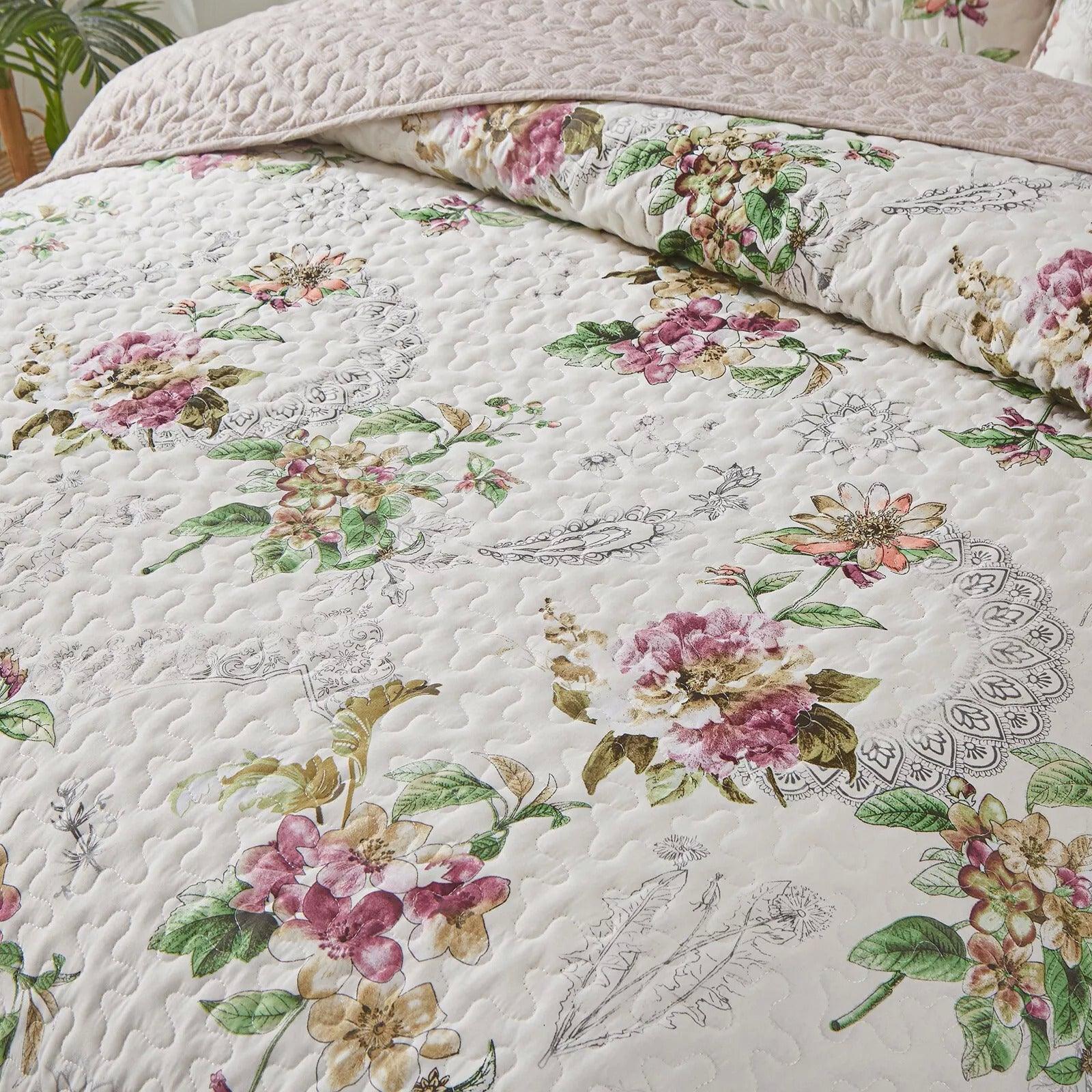Artisan Quilted Coverlet and Pillowcases Set: A Masterpiece for Your Bed - Queen size - Harrogates