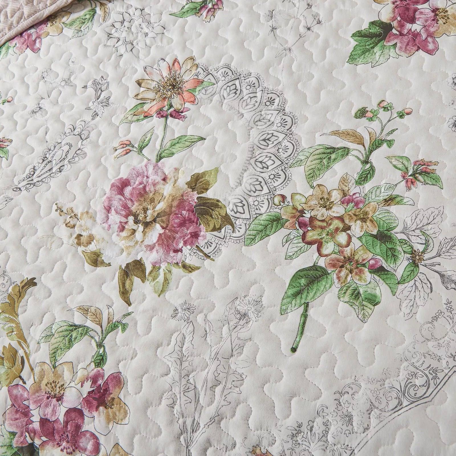 Artisan Quilted Coverlet and Pillowcases Set: A Masterpiece for Your Bed - Queen size - Harrogates