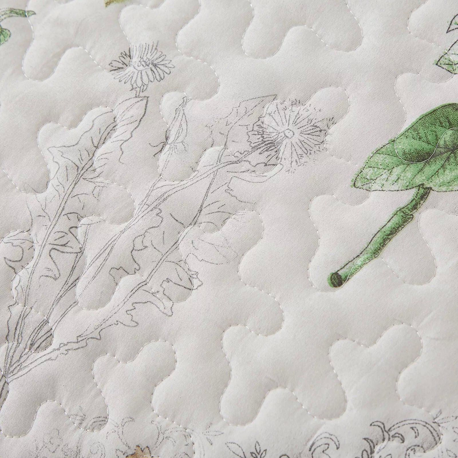 Artisan Quilted Coverlet and Pillowcases Set: A Masterpiece for Your Bed - Queen size - Harrogates